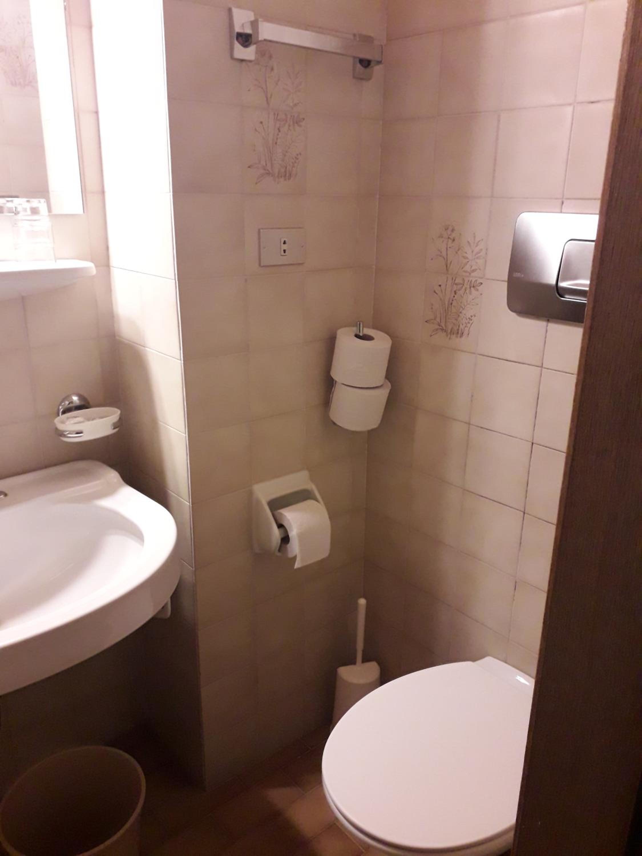 Budget Twin Room photo 3