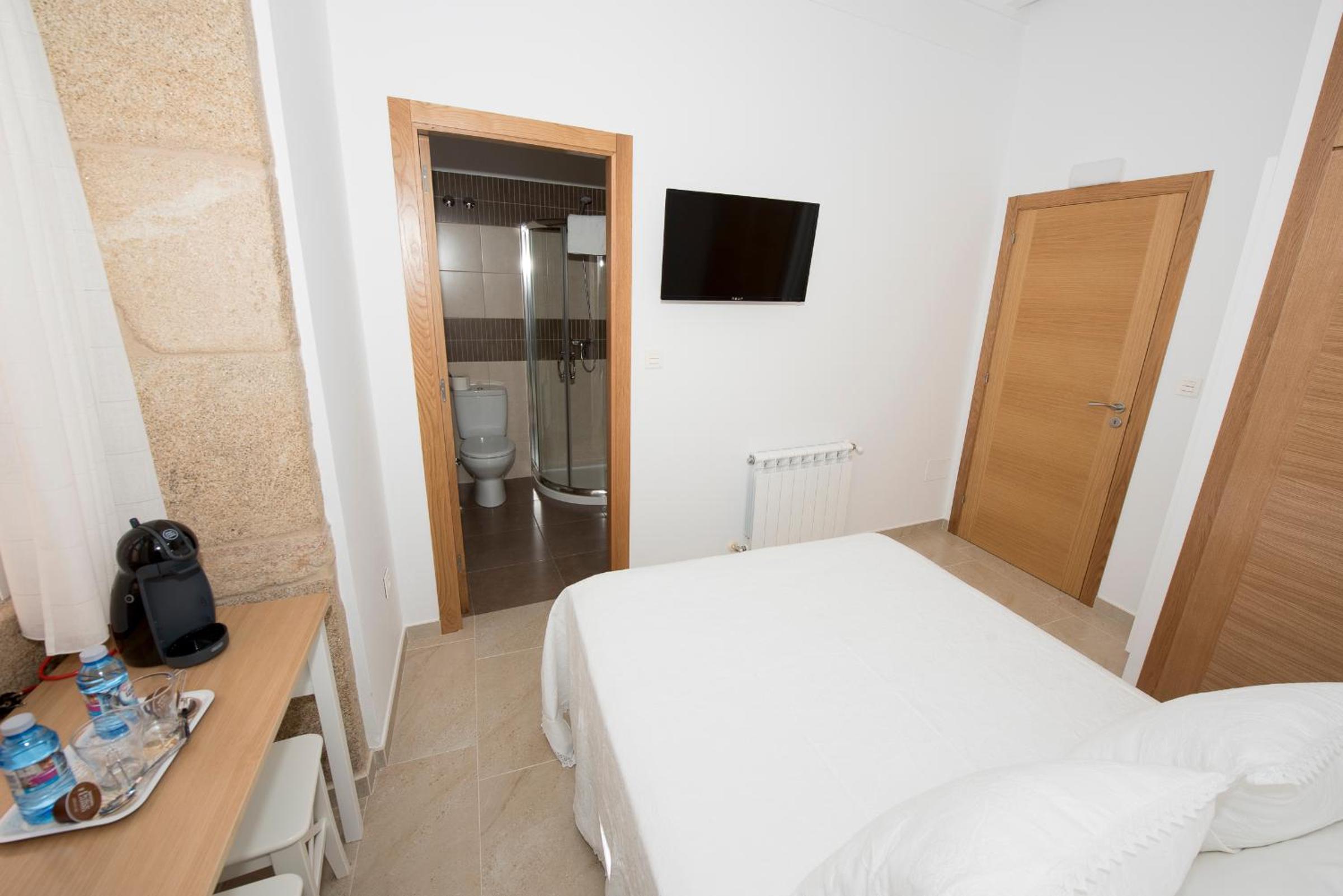 Standard Double Room - Photo 5