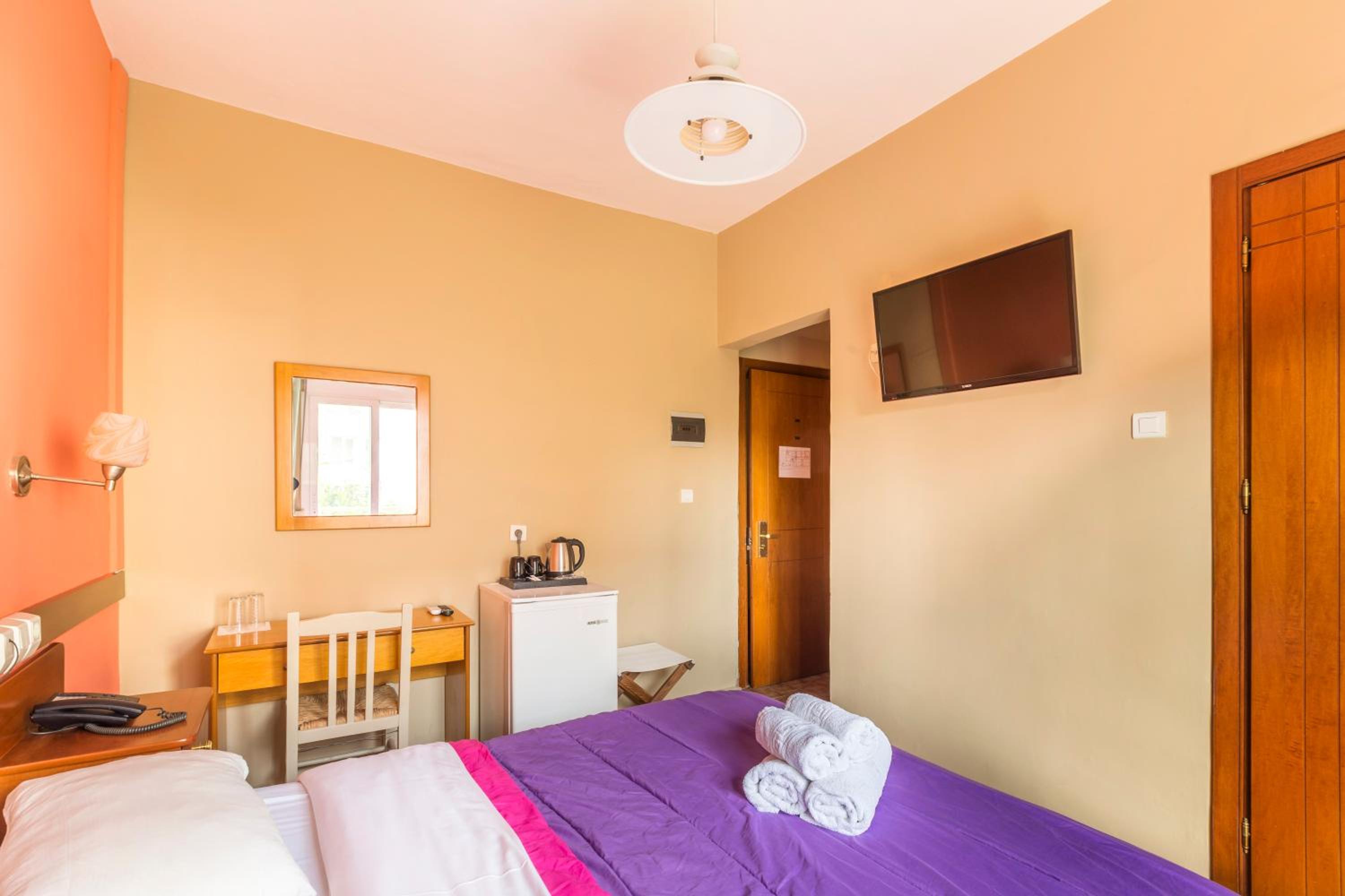 Double Room with Garden View - Photo 5