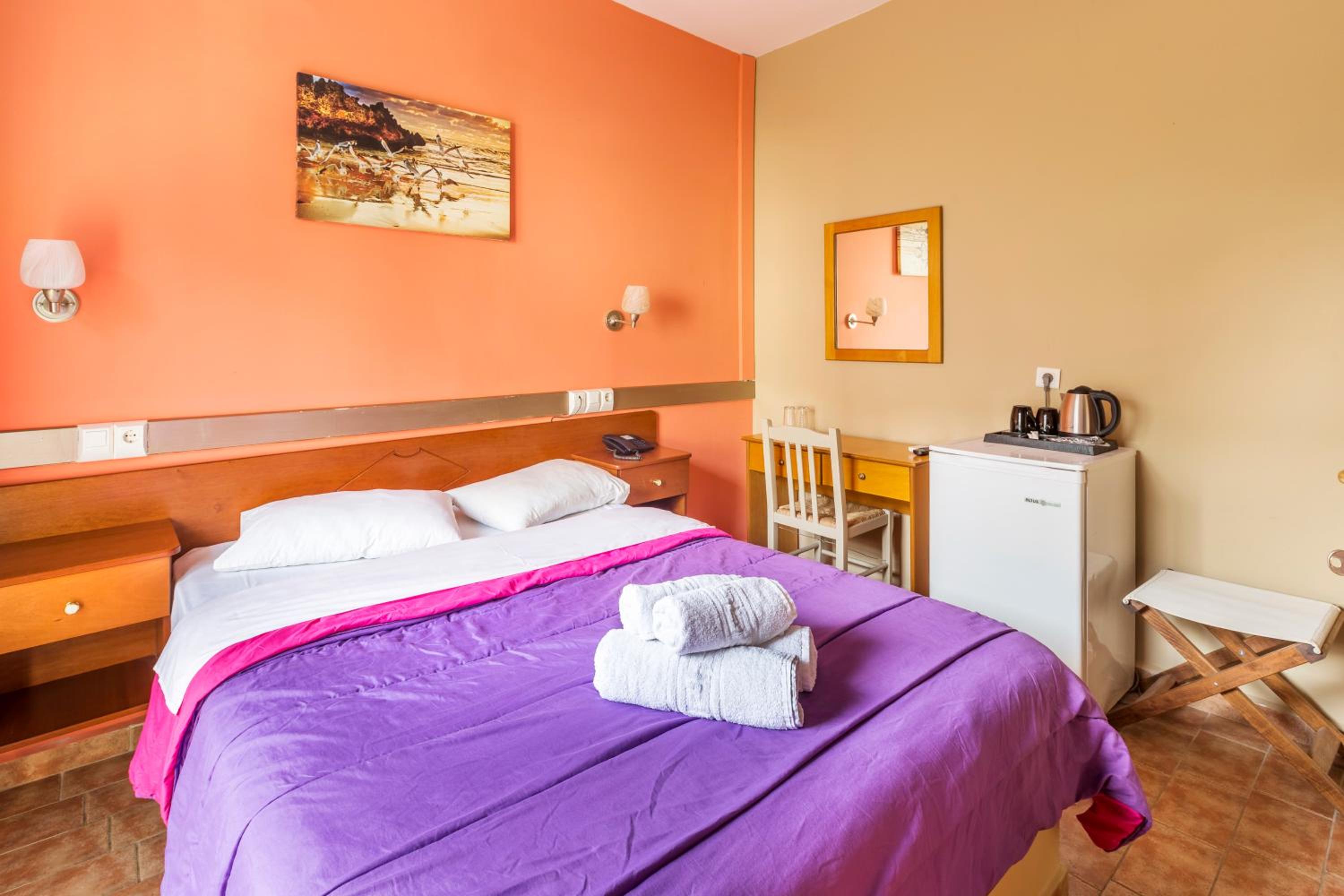 Double Room with Garden View - Photo 3
