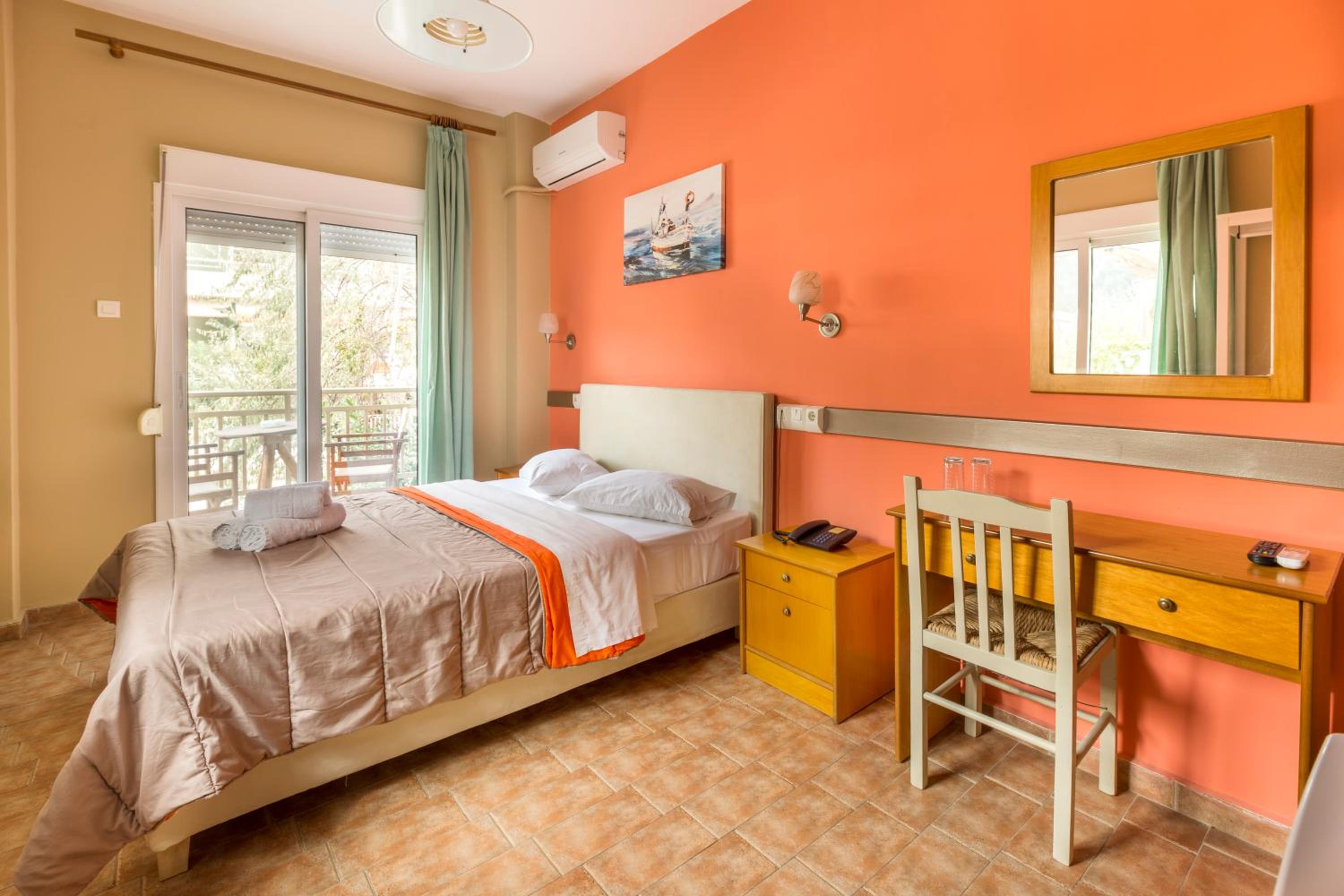 Double Room with Side Sea View - Photo 3