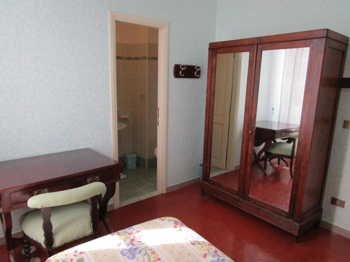Single Room with Private Bathroom photo 3