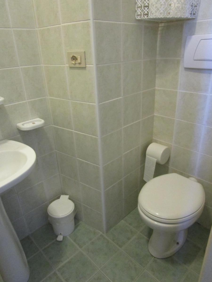 Single Room with Private Bathroom photo 2