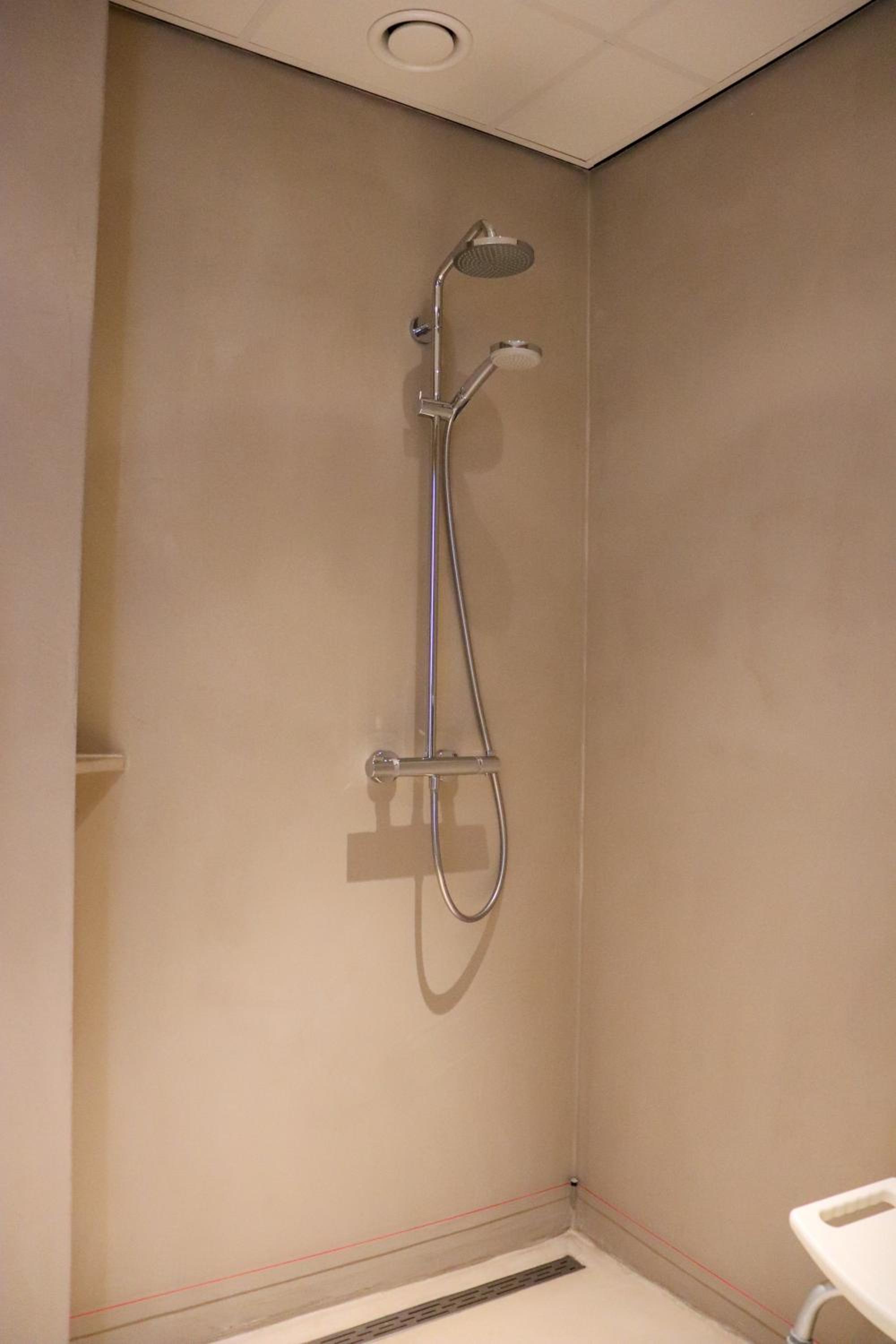 King Room - Disability Access - Photo 8