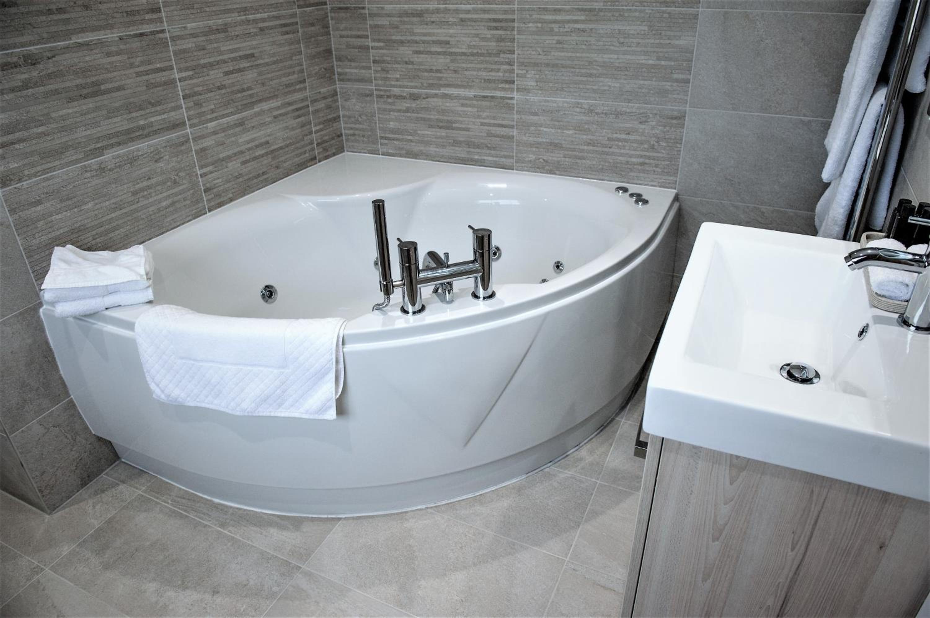 Superior Double or Twin Room - Photo 5