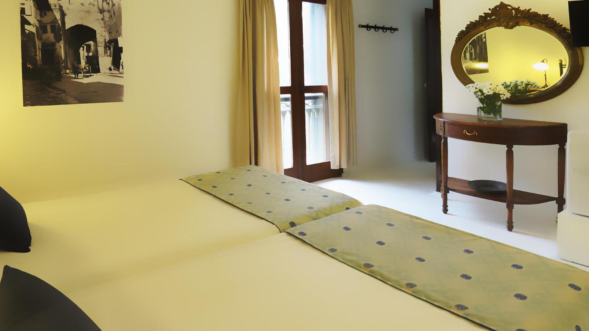 Superior Double or Twin Room - Photo 8