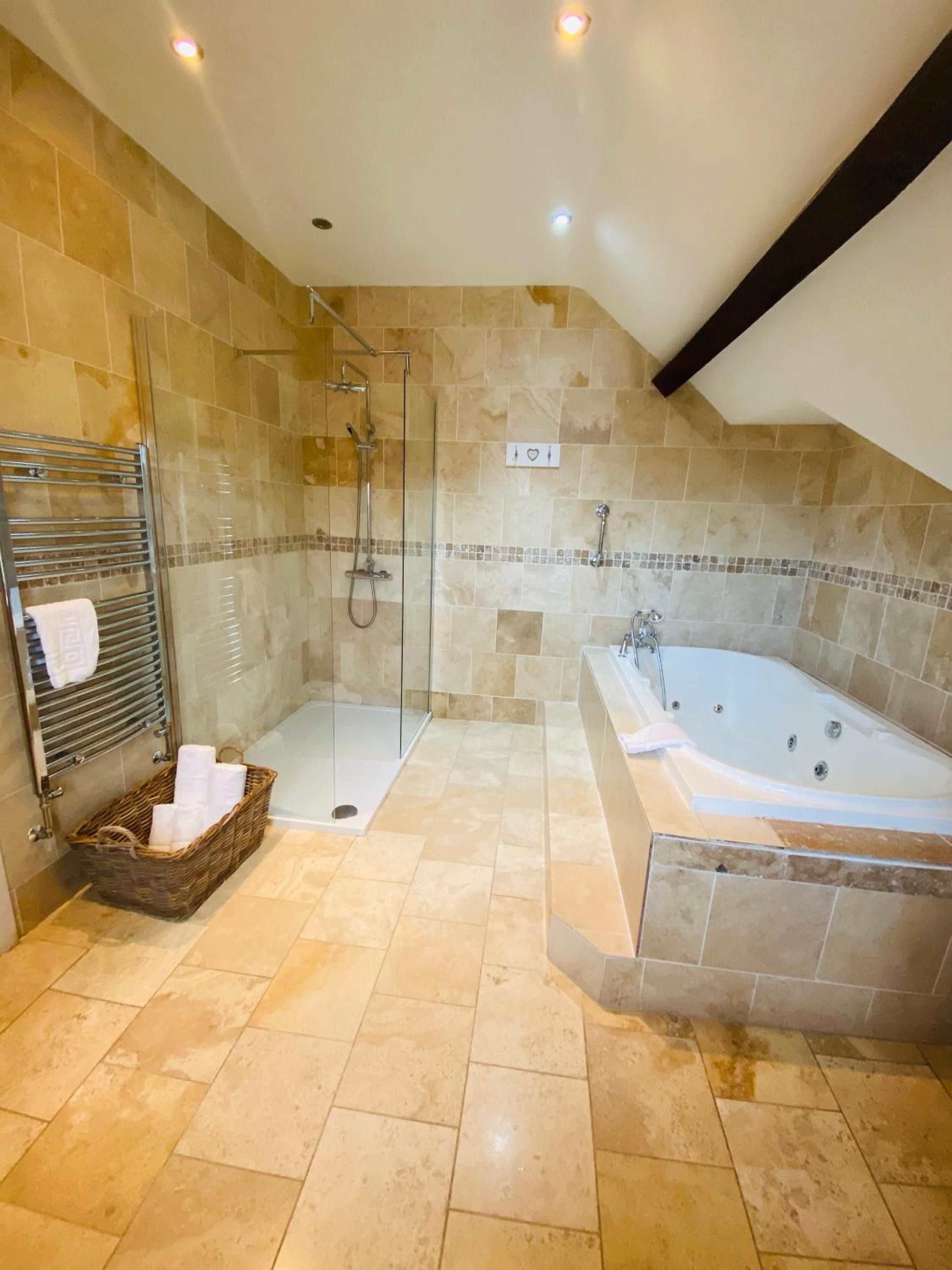 Superior King Suite photo 2