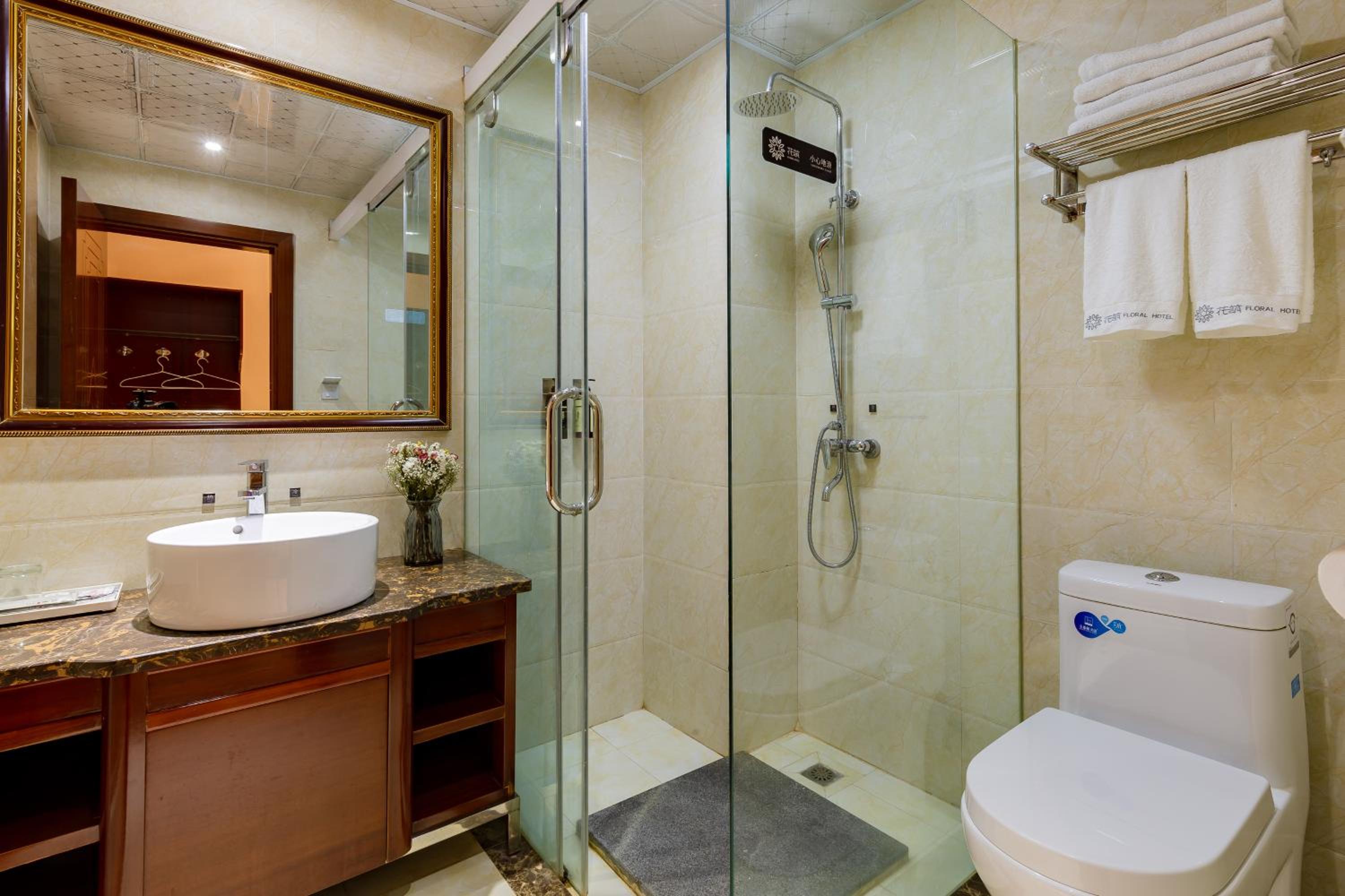 Deluxe Twin Room photo 3