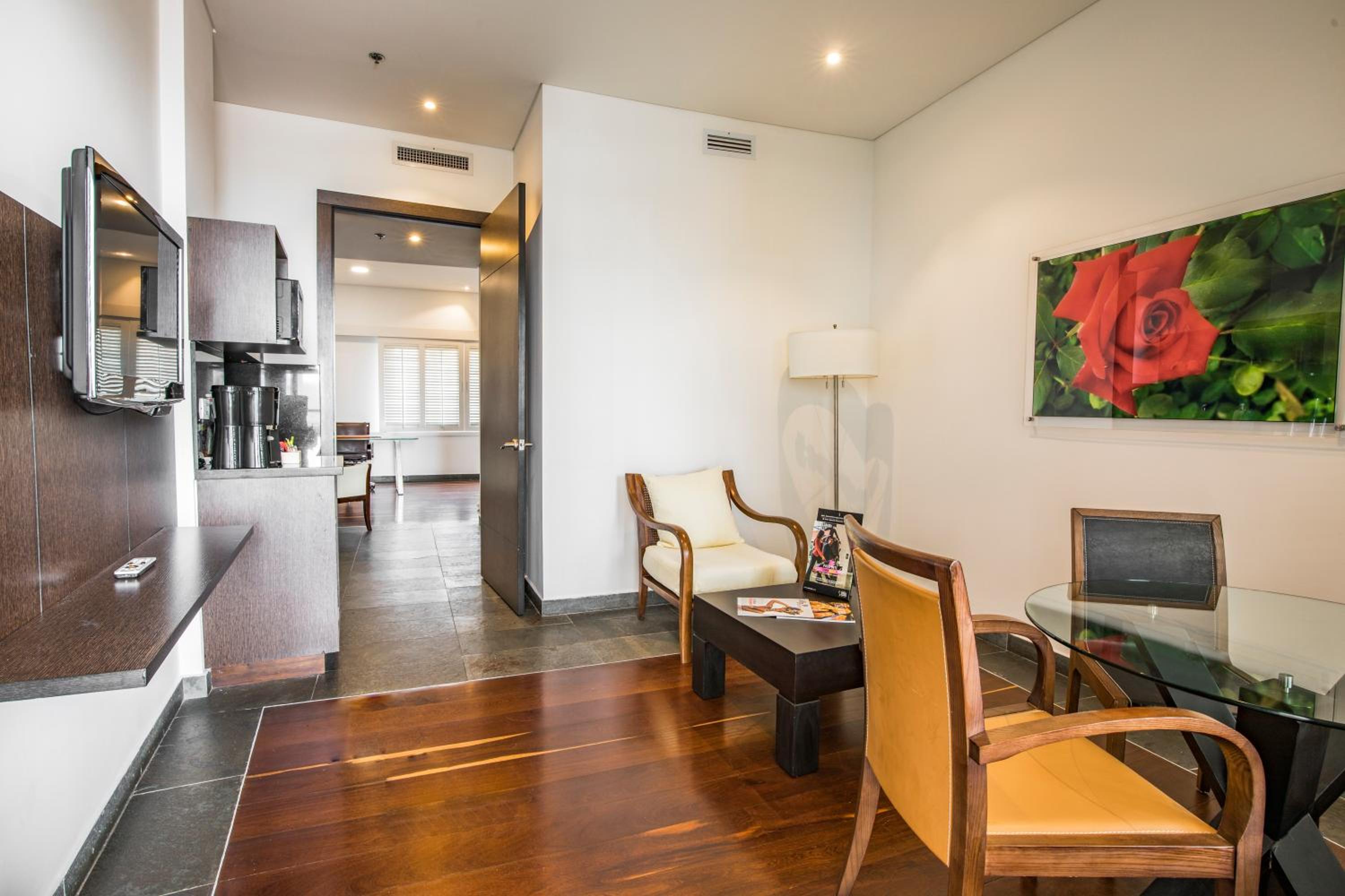 Luxury King Room with Balcony photo 3