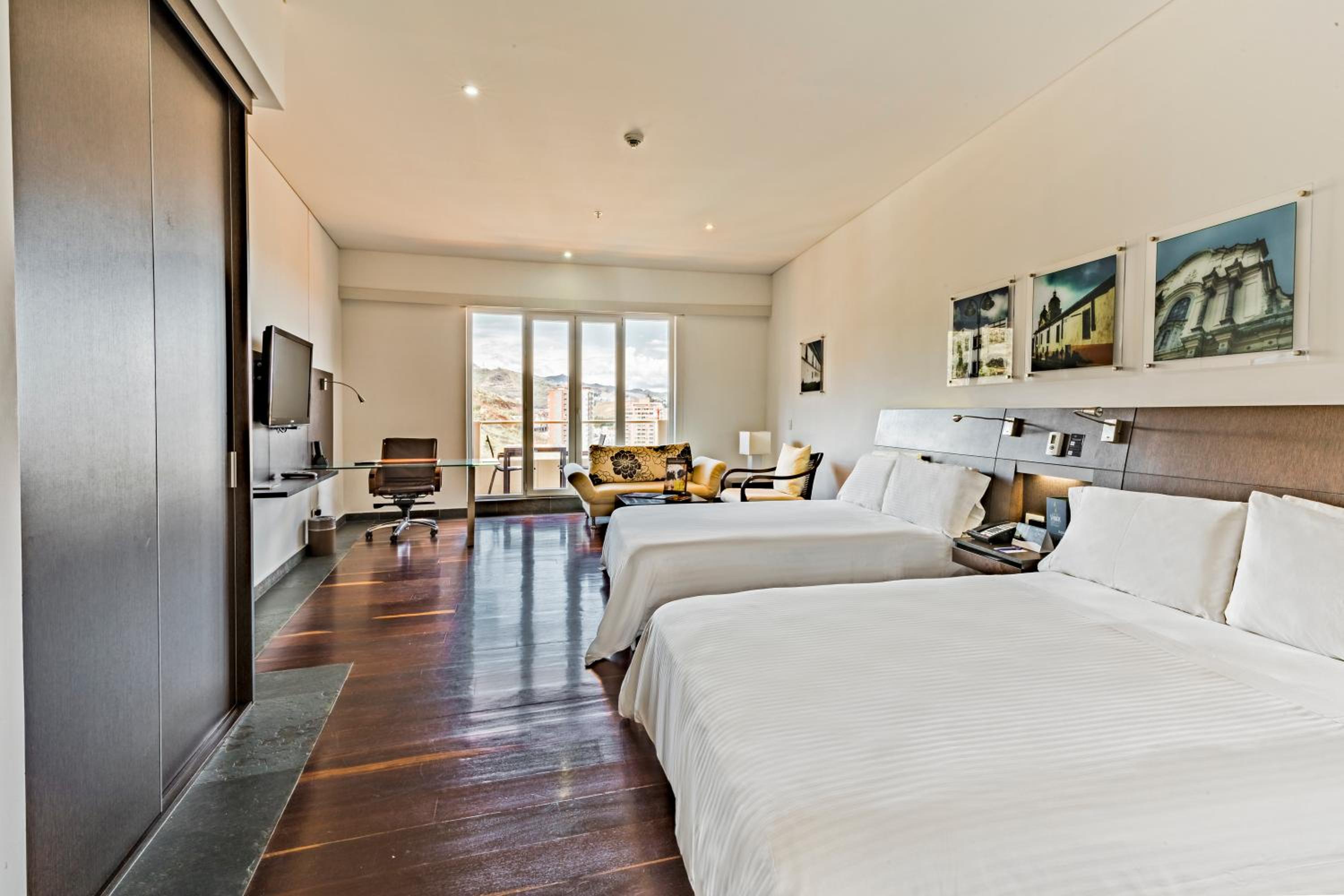 Luxury Twin Room with Balcony