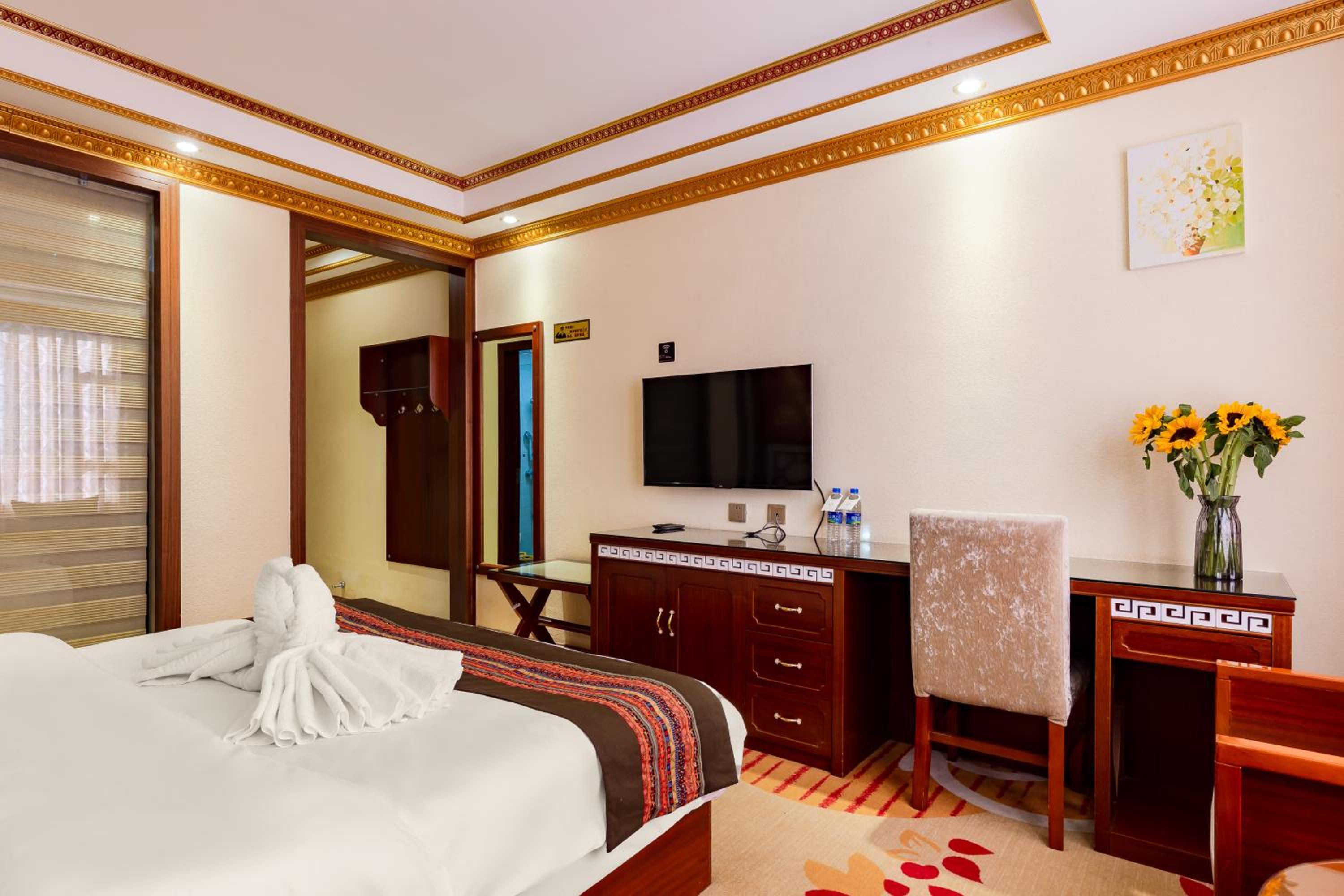 King Room with Mountain View photo 2