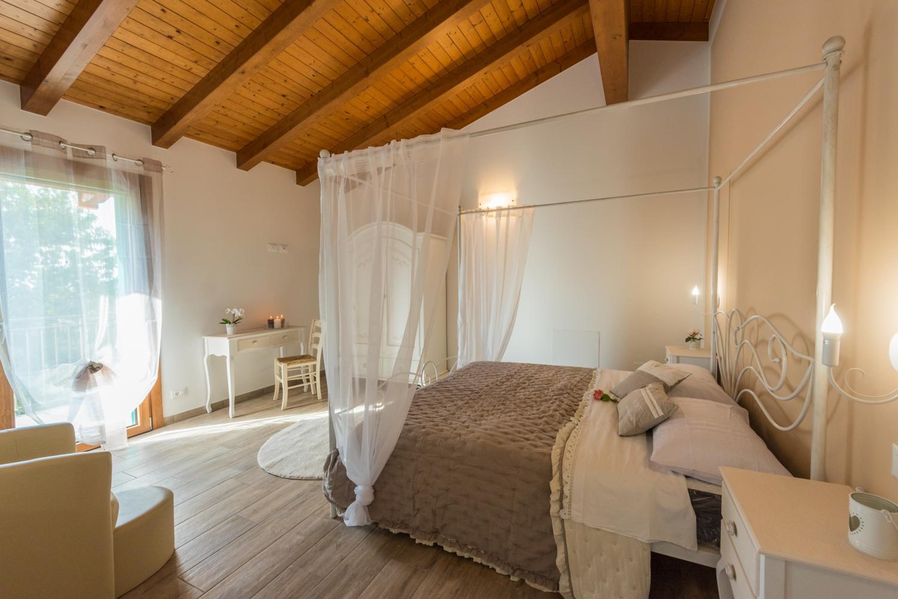 Deluxe King Room photo 1