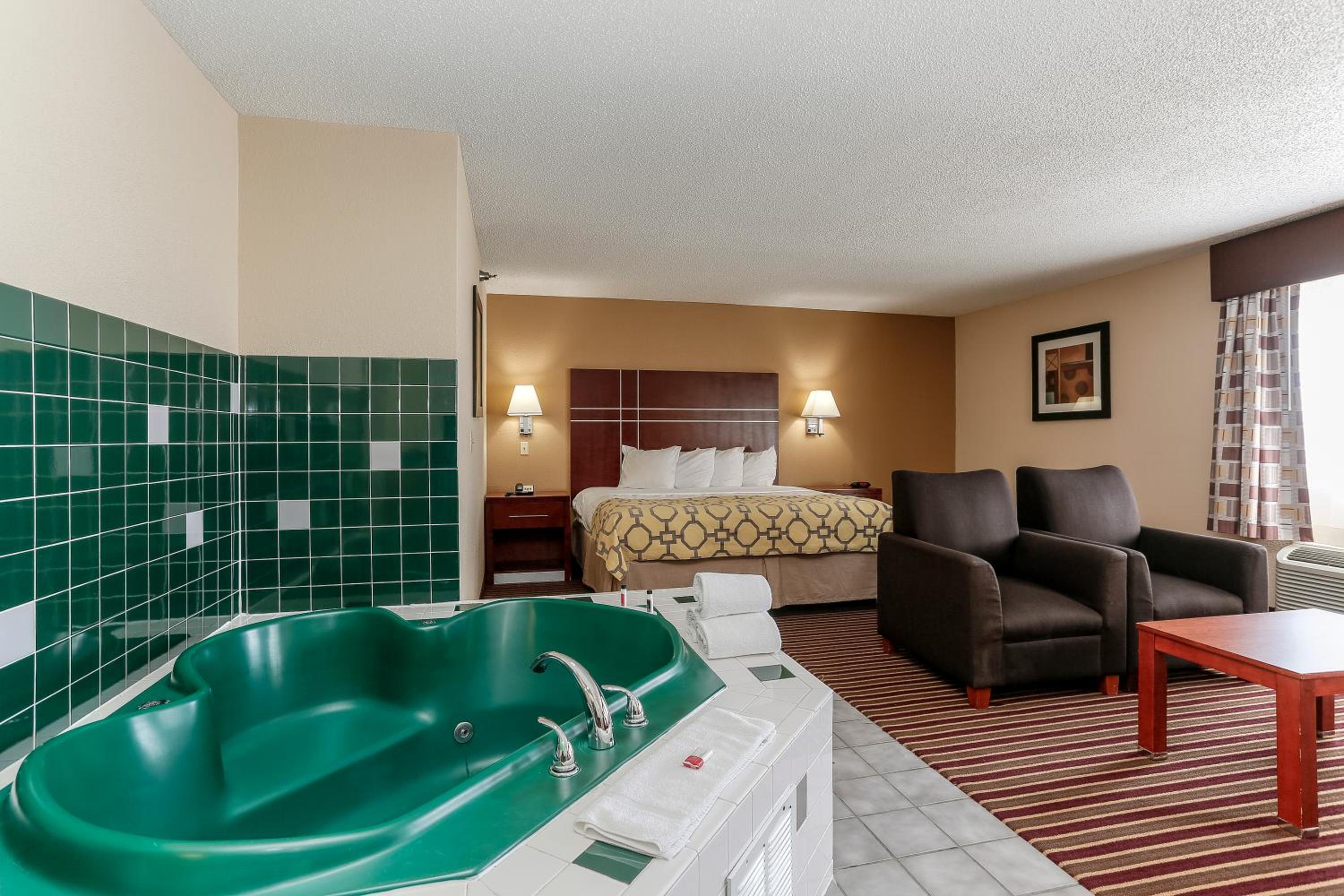 King Studio Suite - Non-Smoking - Photo 8