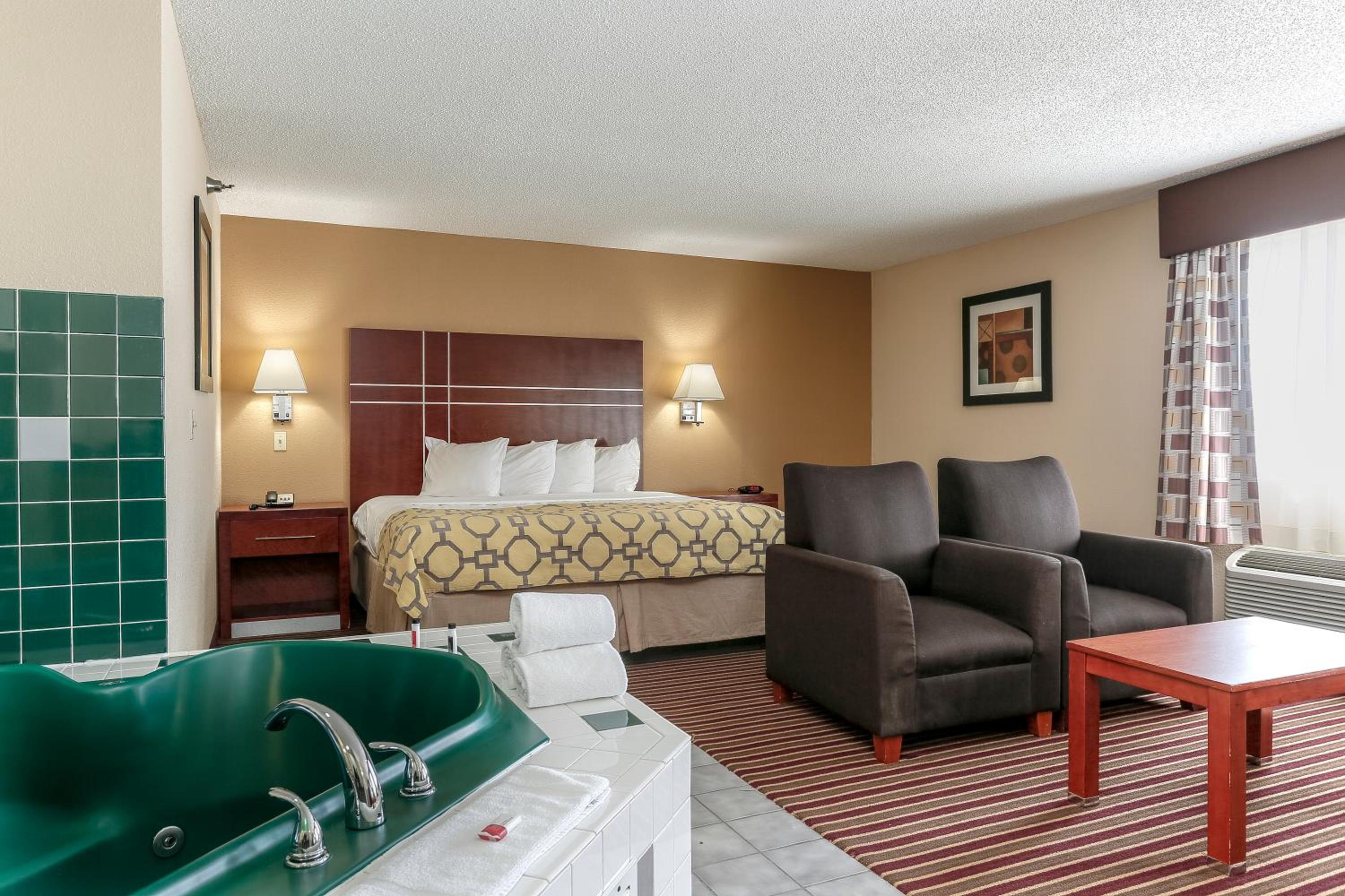 King Studio Suite - Non-Smoking - Photo 5