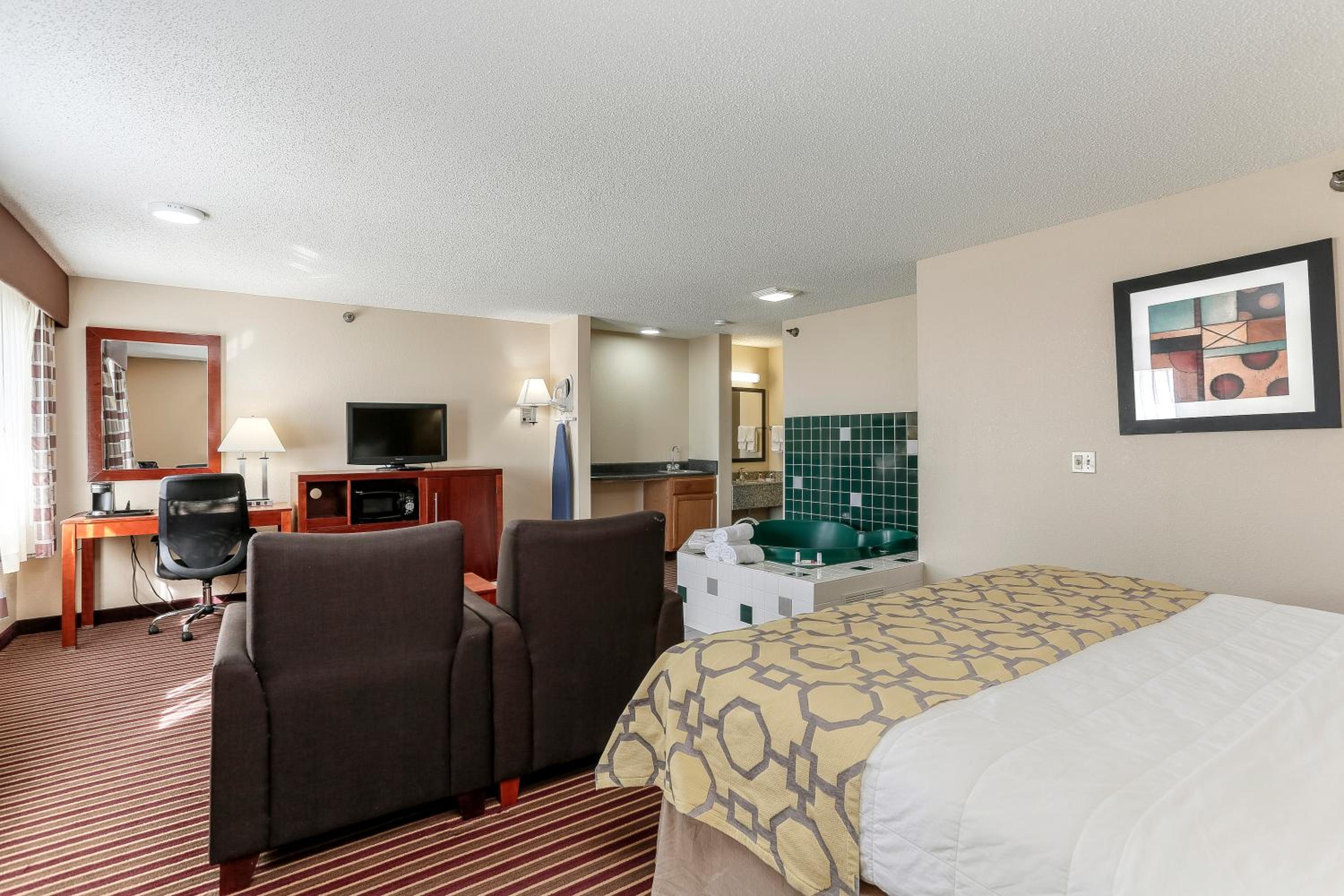 King Studio Suite - Non-Smoking - Photo 6