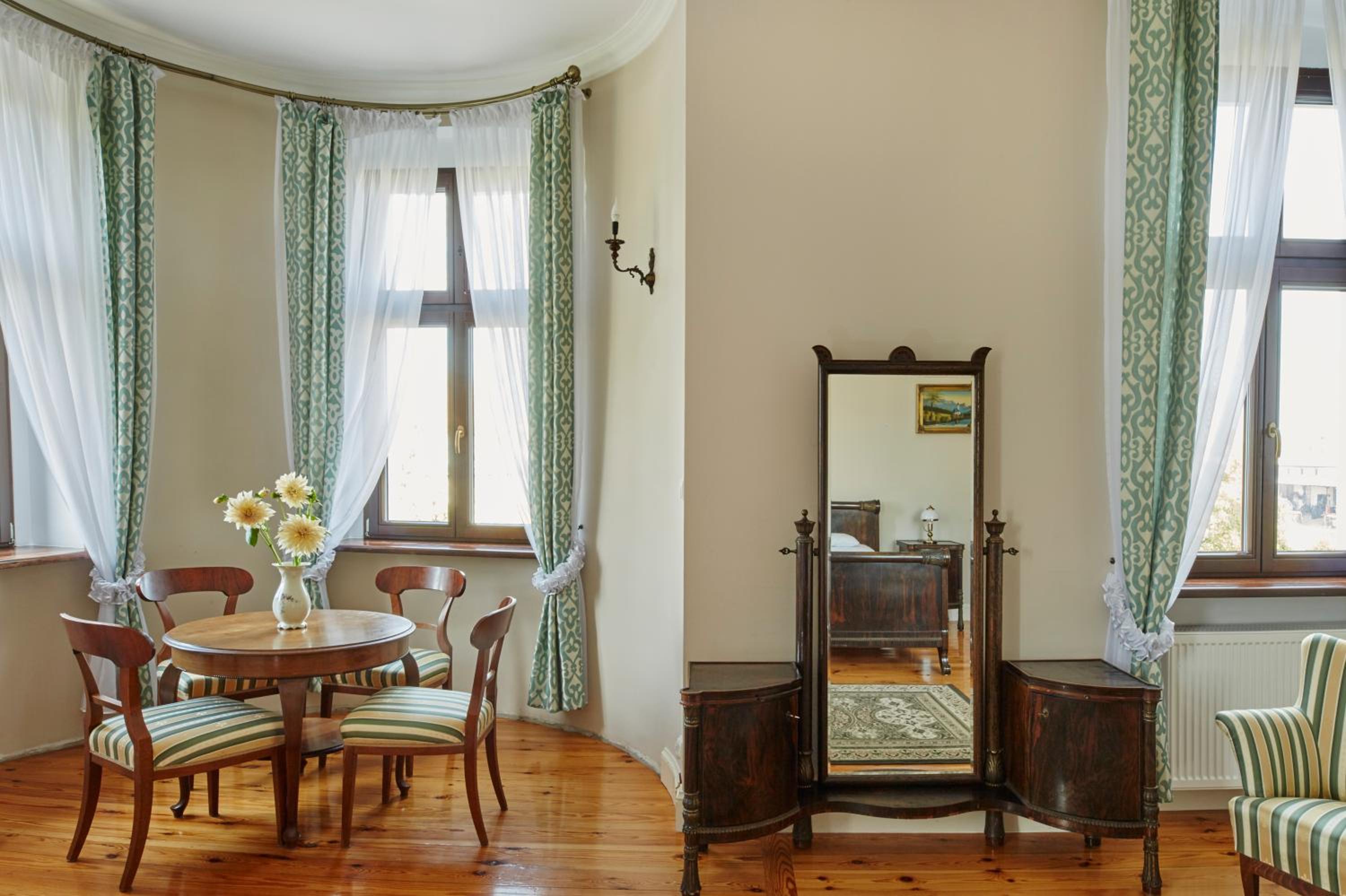 Deluxe Double Room with Bath photo 3
