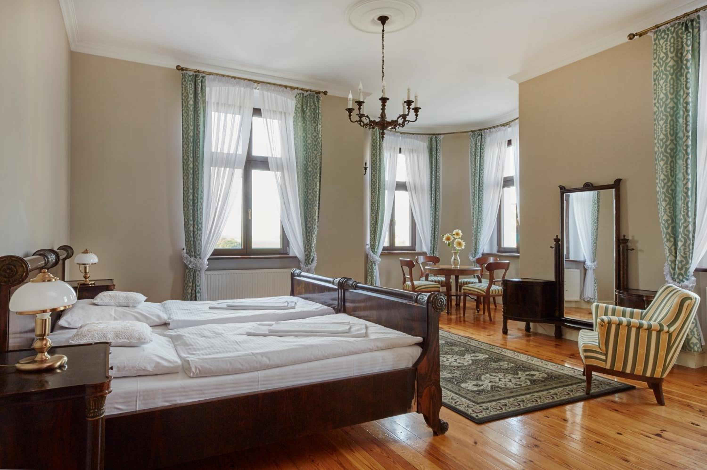 Deluxe Double Room with Bath photo 2