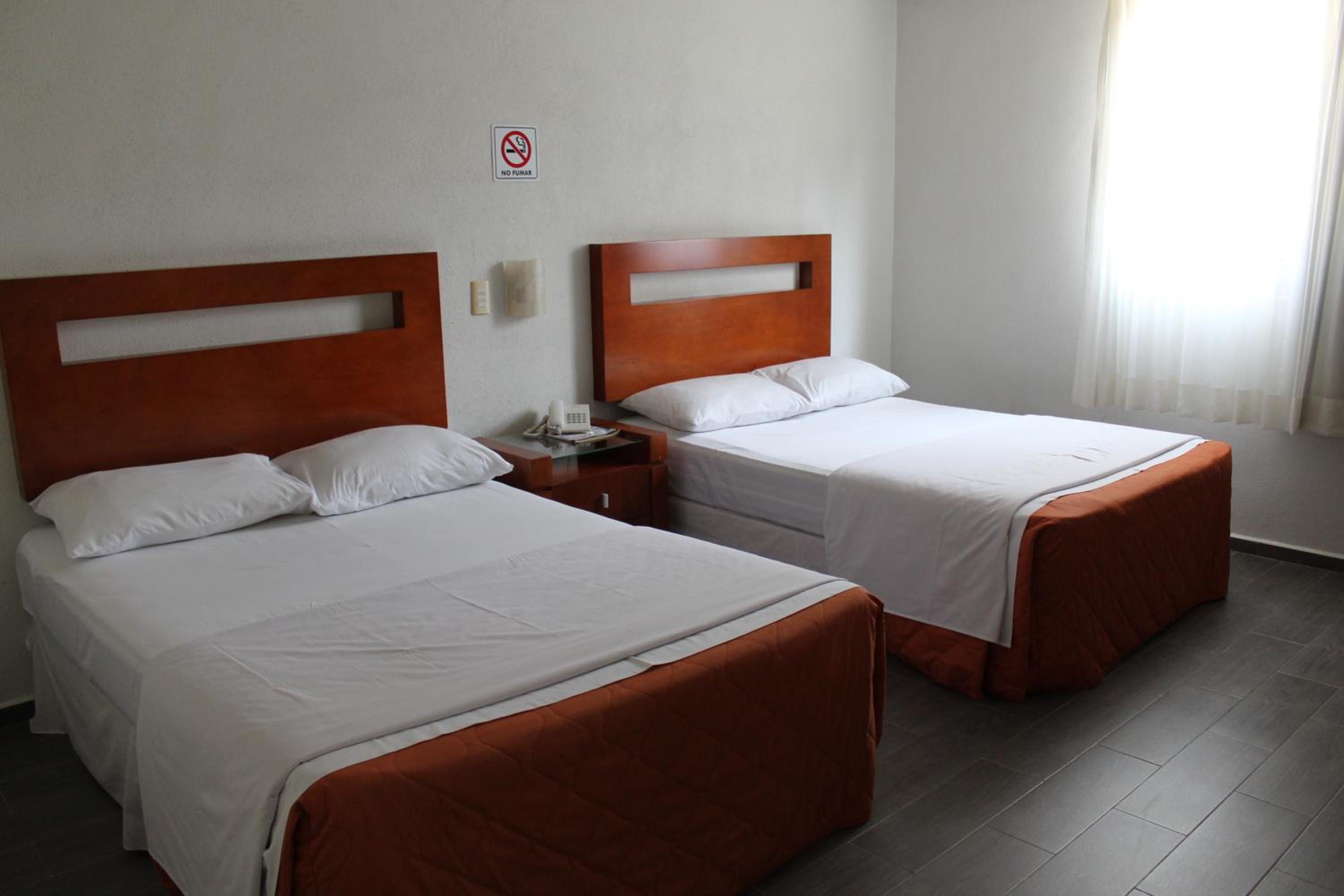 Standard Twin Room with Shared Bathroom
