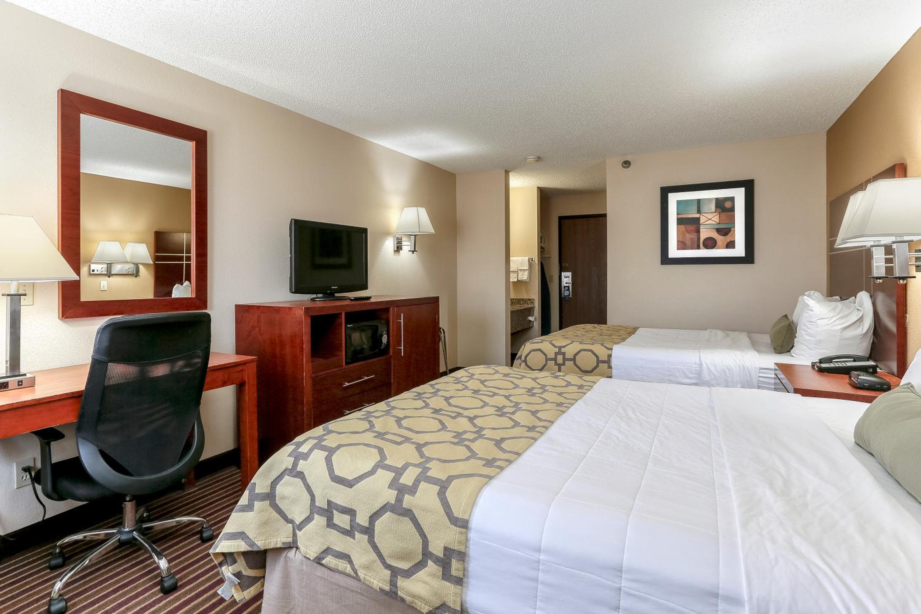 Deluxe Room with Two Queen Beds - Non-Smoking - Photo 2