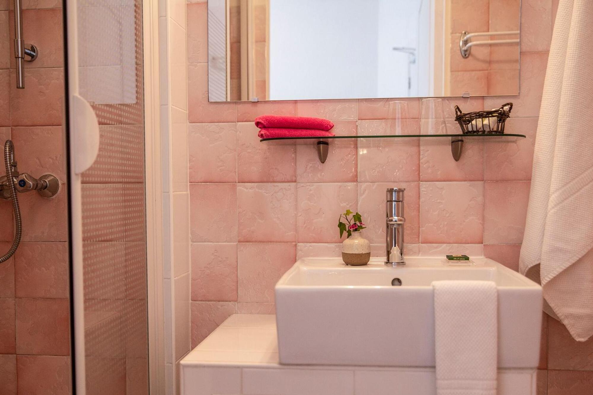 Twin Room with Shower photo 2