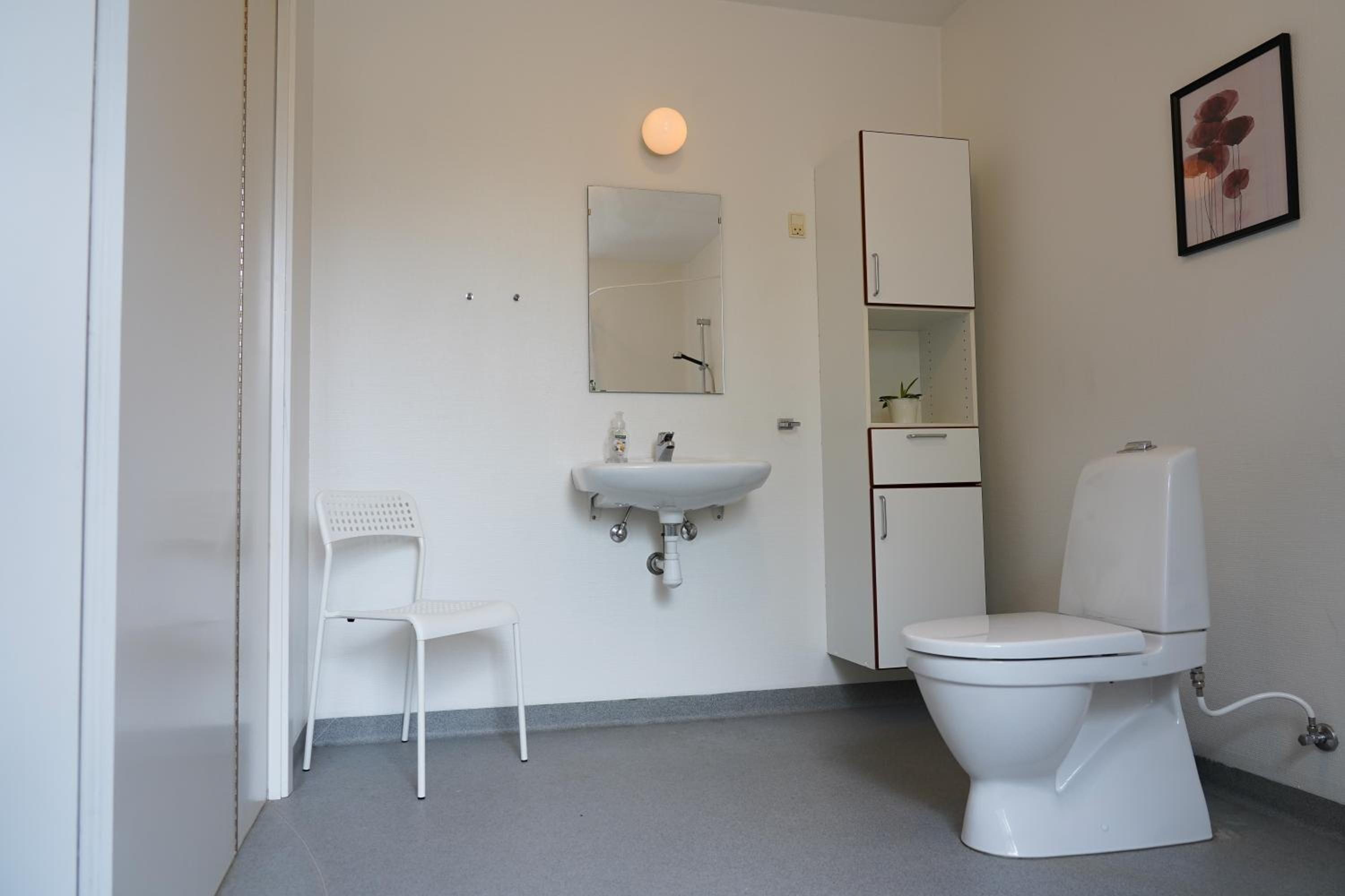 Apartment with Shower photo 3