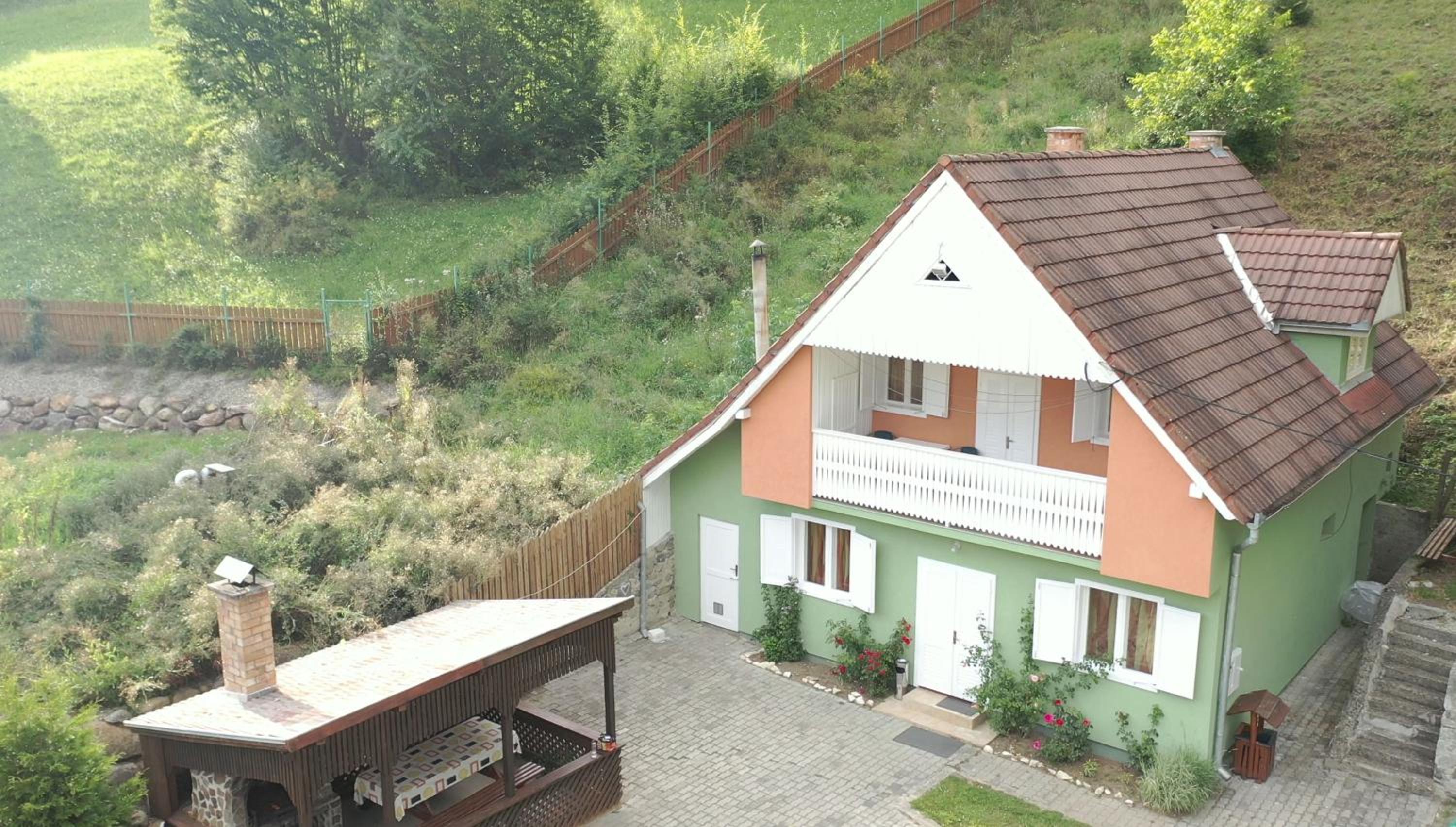 Four-Bedroom House photo 3