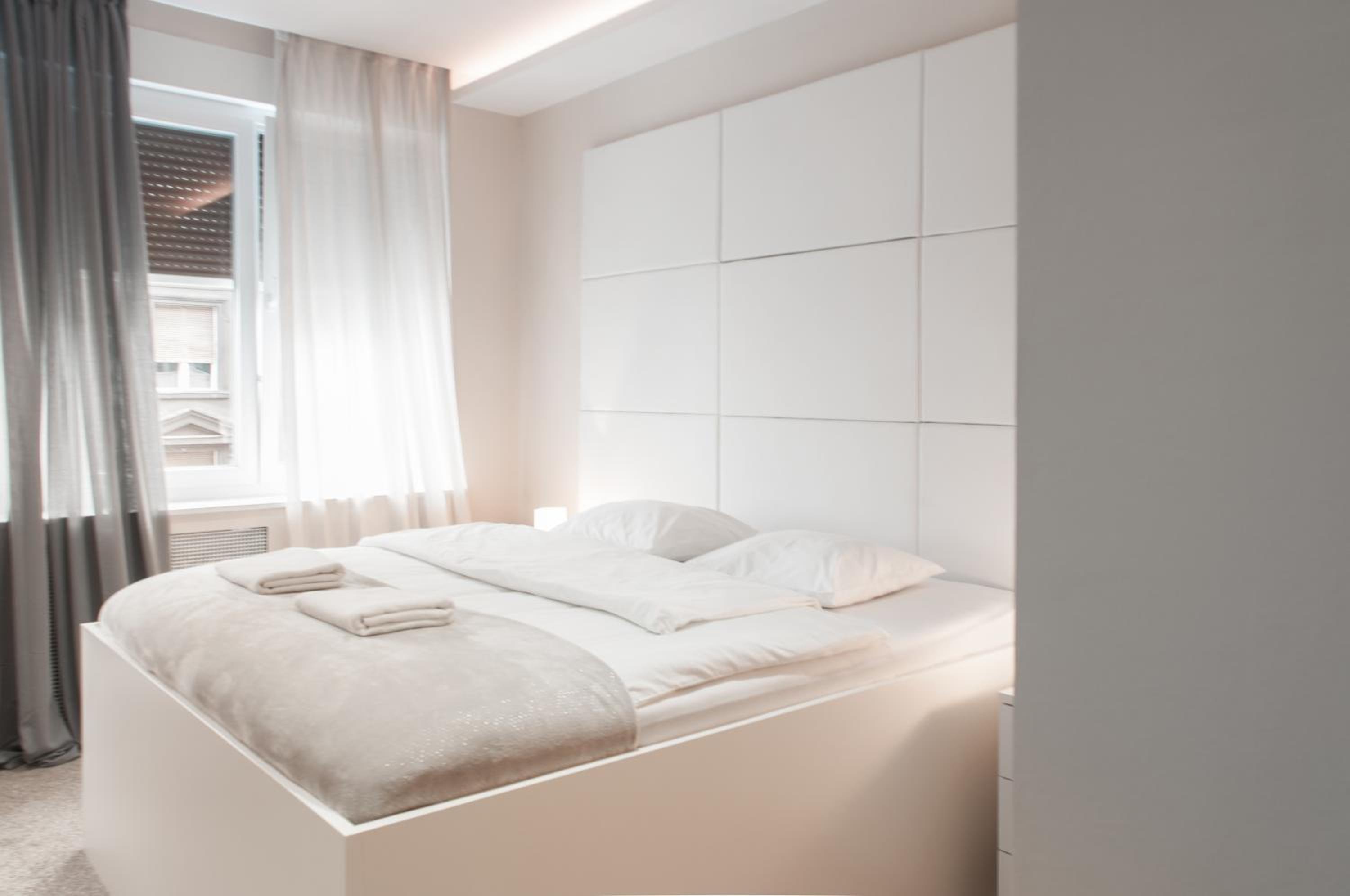 Double Room with Private Bathroom - Photo 2