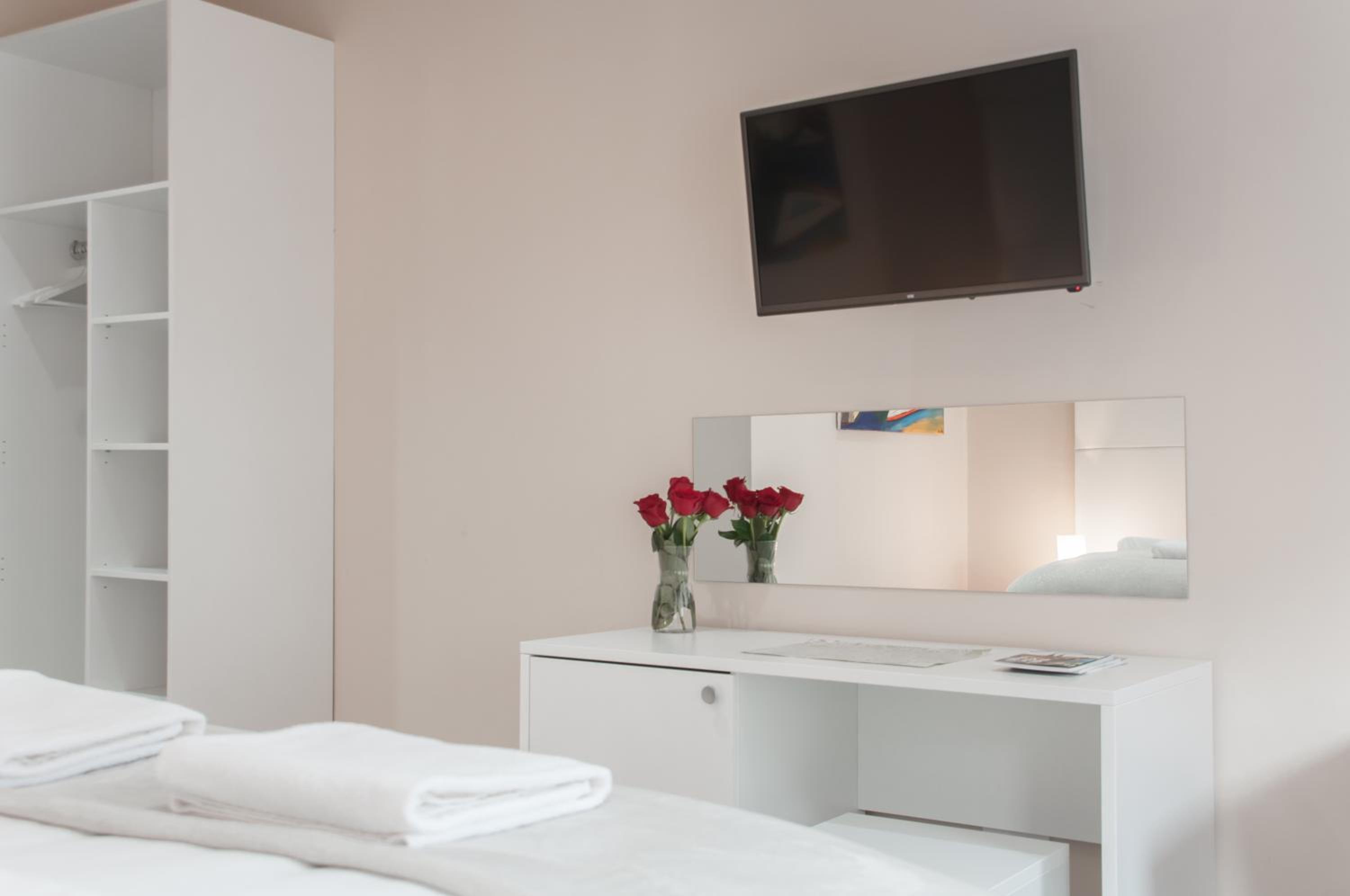 Double Room with Private Bathroom - Photo 3