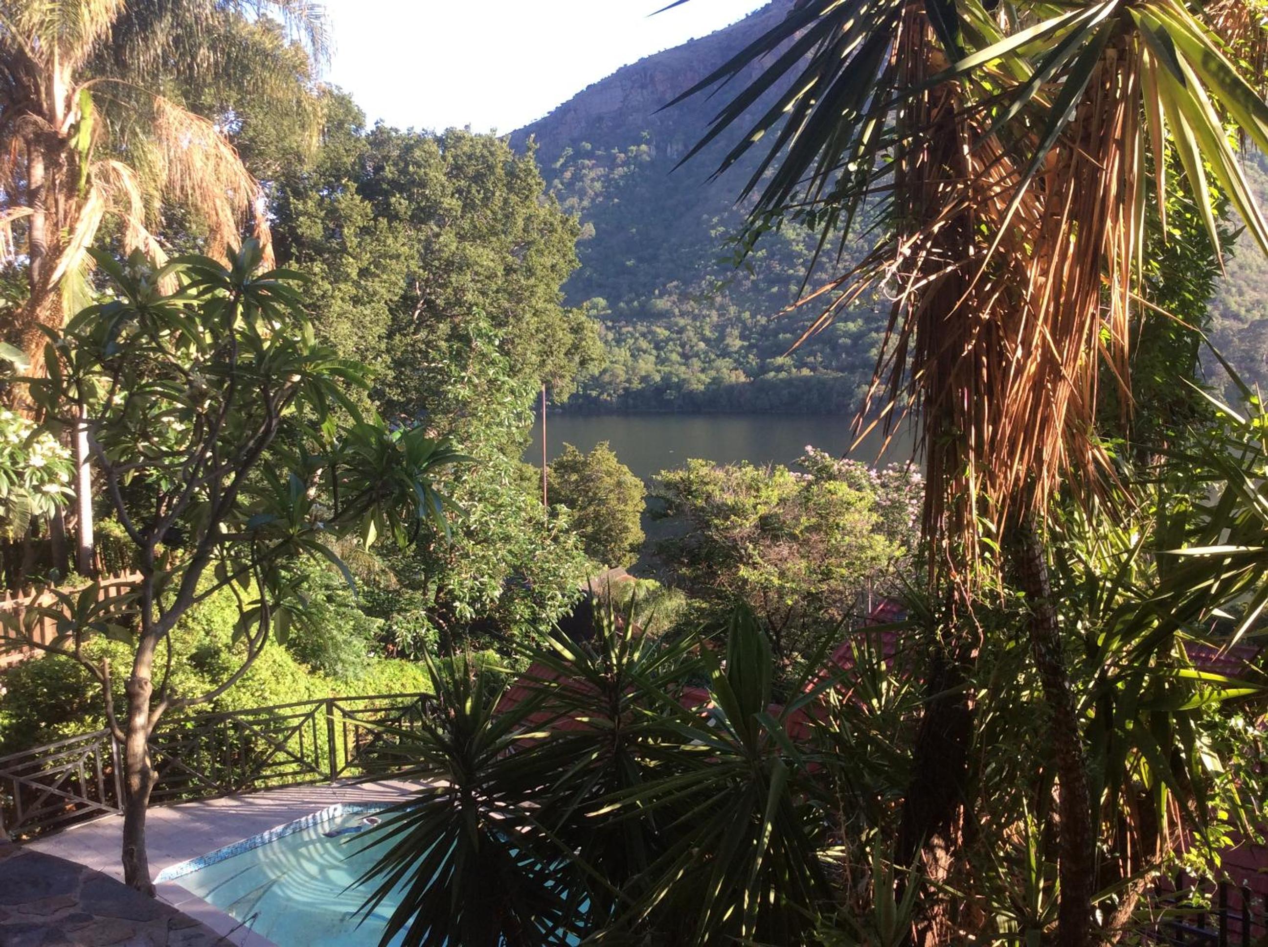 Queen Room with Pool and Dam View - Photo 13