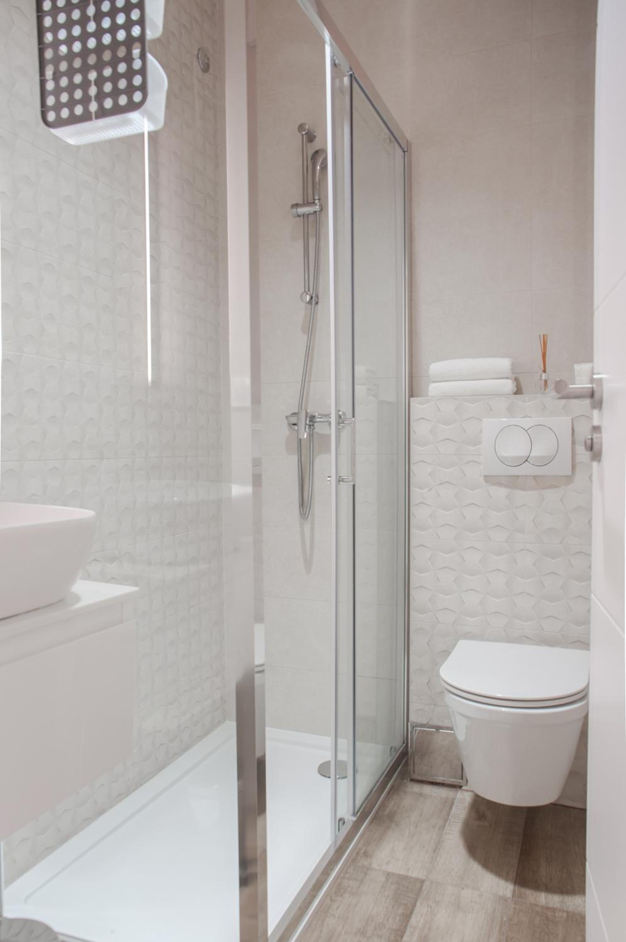 Double Room with Private Bathroom - Photo 6