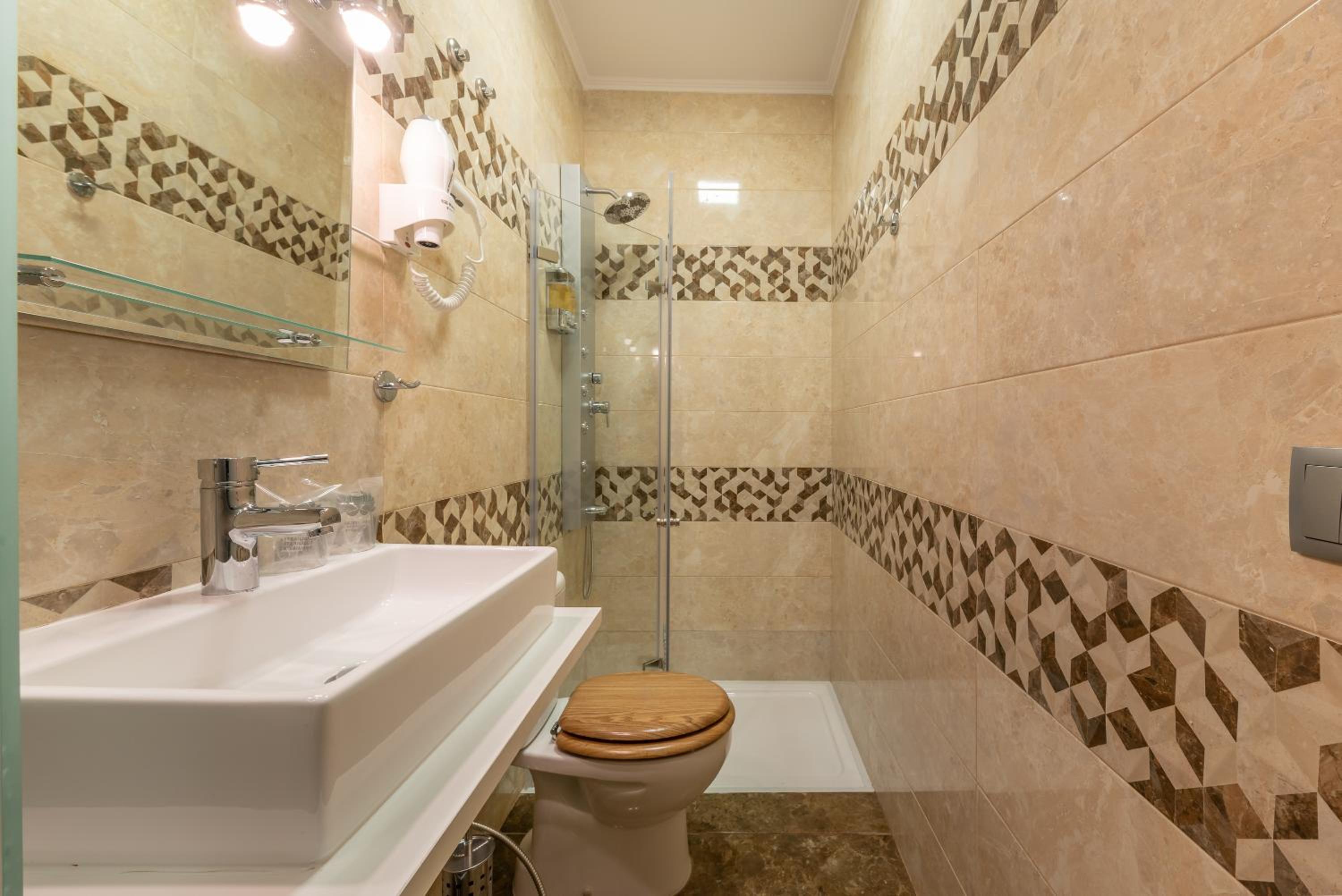 Superior Double or Twin Room with Terrace - Photo 9