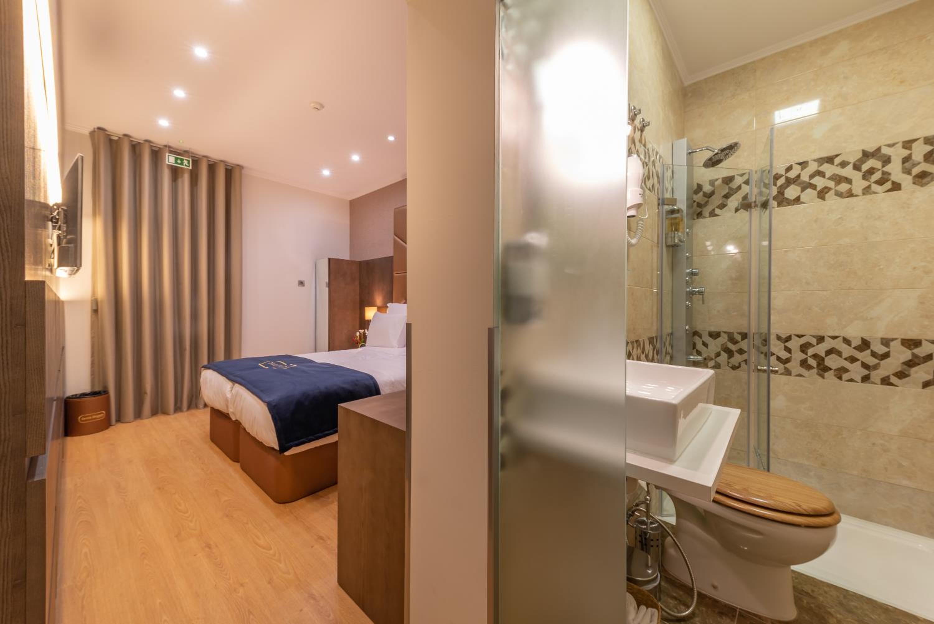 Superior Double or Twin Room with Terrace - Photo 8