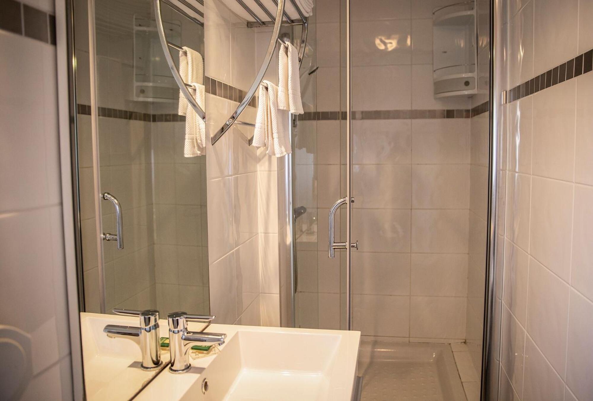 Triple Room with Private Bathroom photo 2