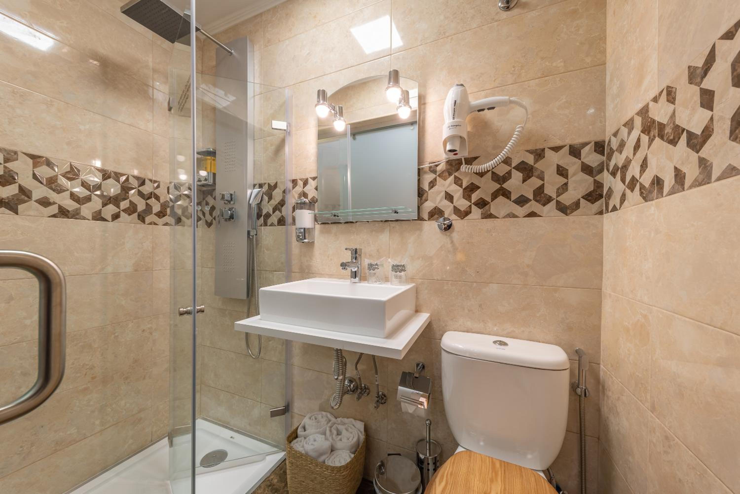 Standard Double or Twin Room - Interior 4 - Photo 2