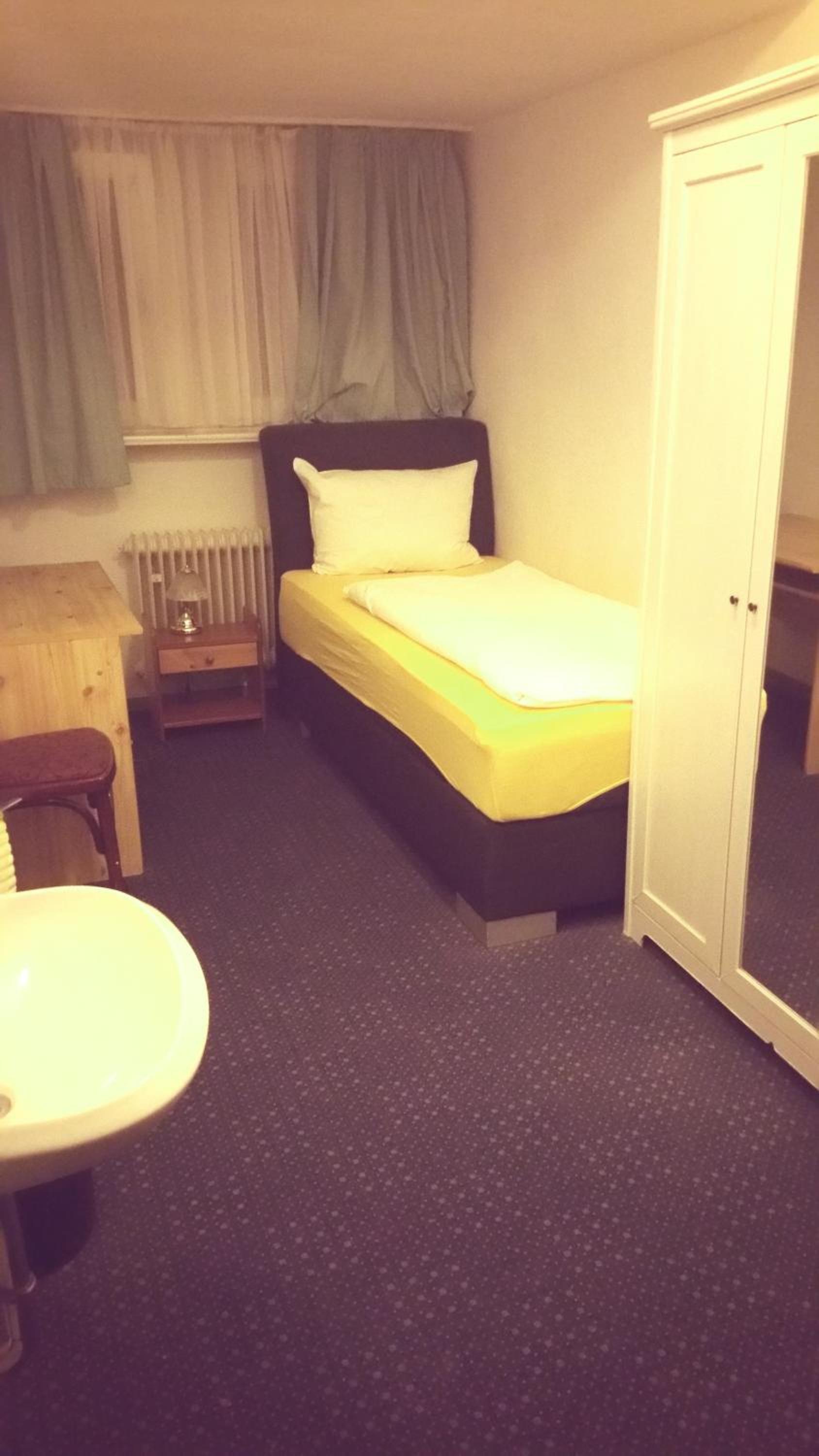 Single Room with Shared Bathroom