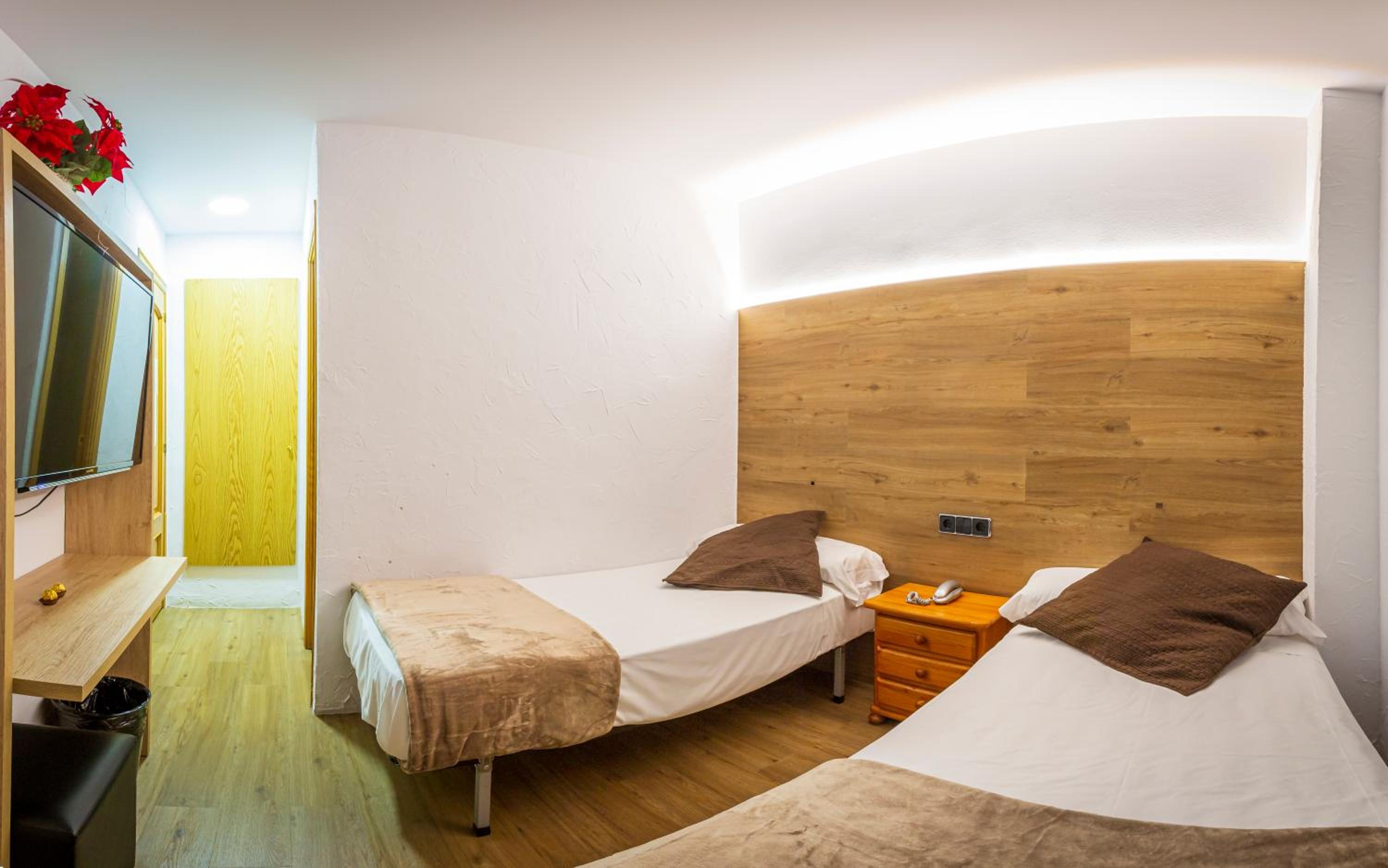 Double or Twin Room photo 3