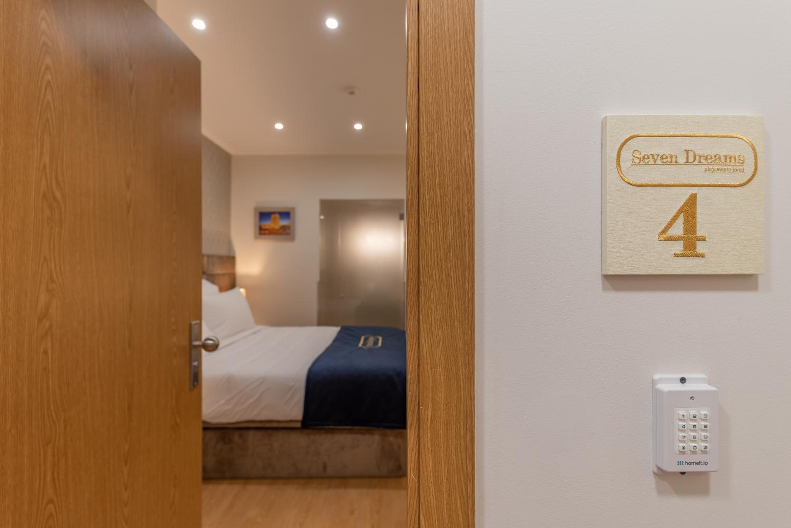 Standard Double or Twin Room - Interior 4 - Photo 1