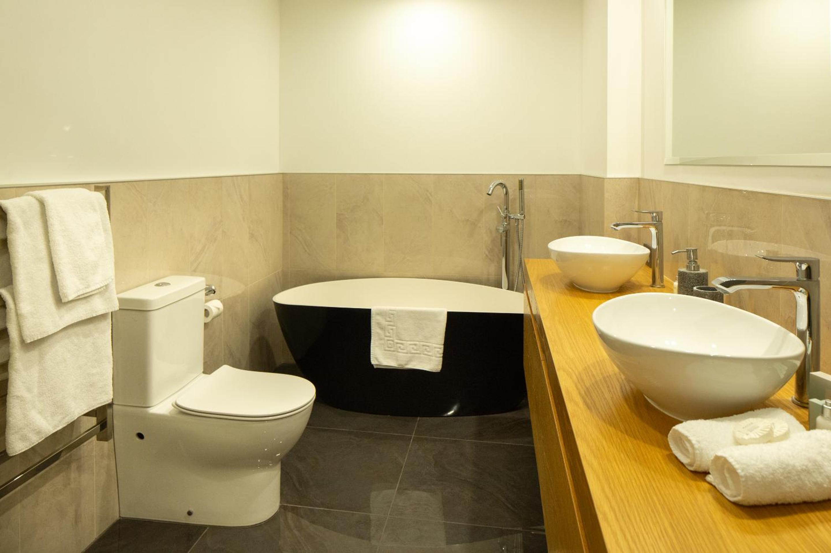 Lakeview Premium Two-Bedroom Villa - Photo 8