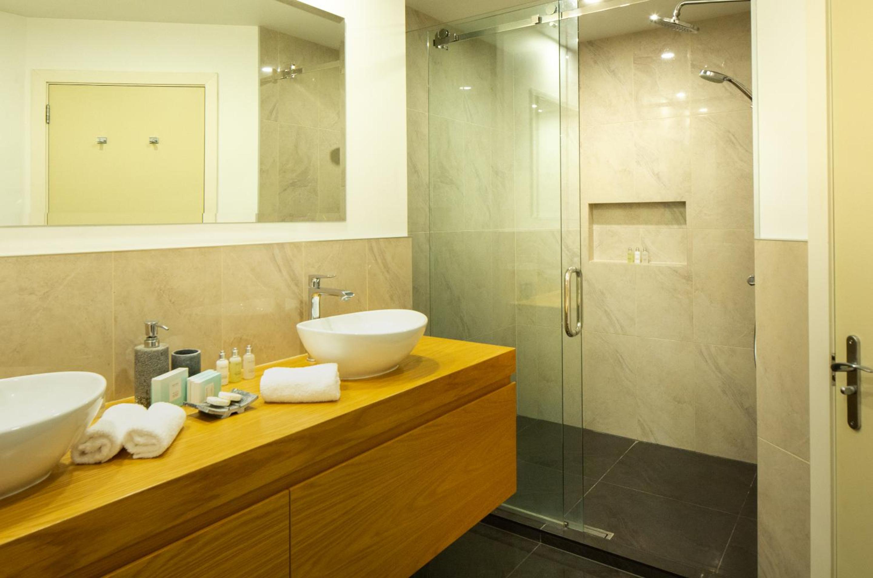 Lakeview Premium Two-Bedroom Villa - Photo 9