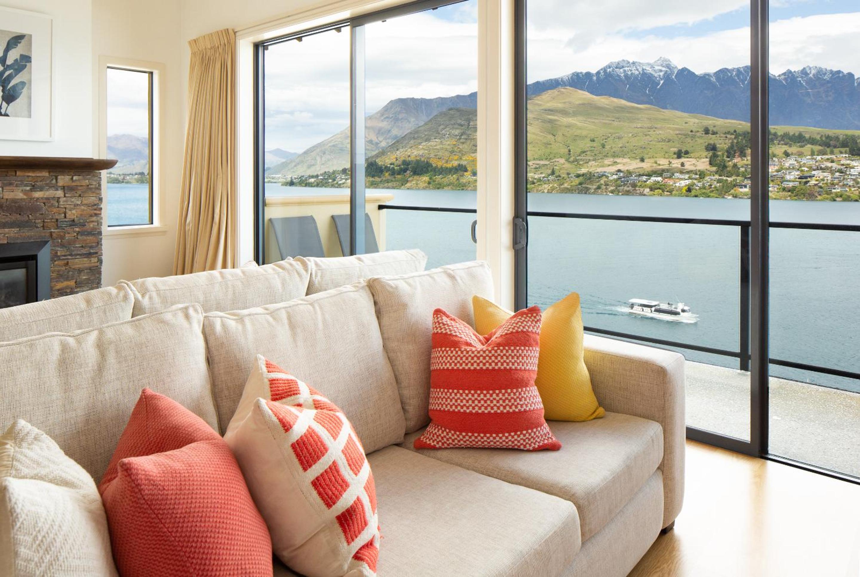 Lakeview Premium Two-Bedroom Villa - Photo 22