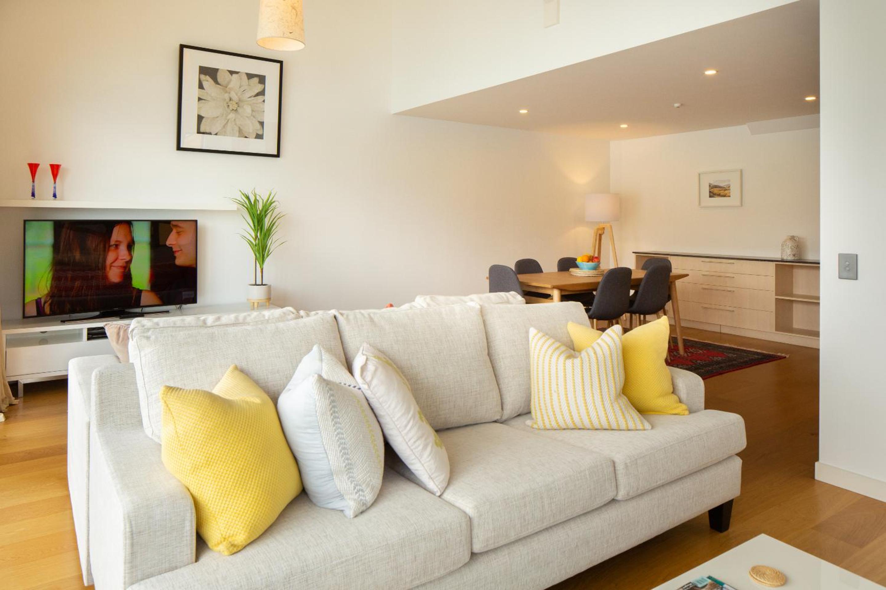 Lakeview Premium Two-Bedroom Villa - Photo 3
