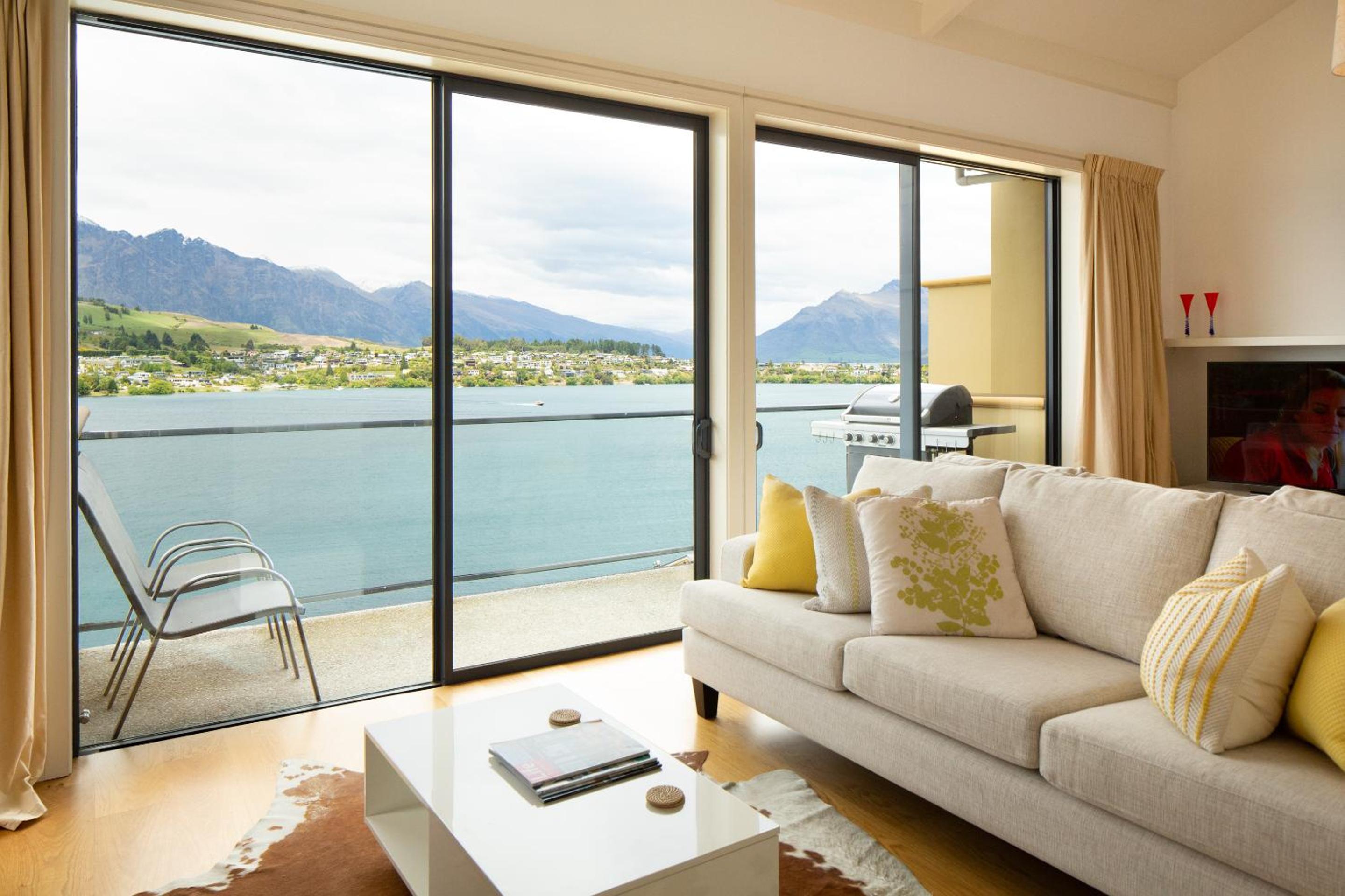 Lakeview Premium Two-Bedroom Villa - Photo 6