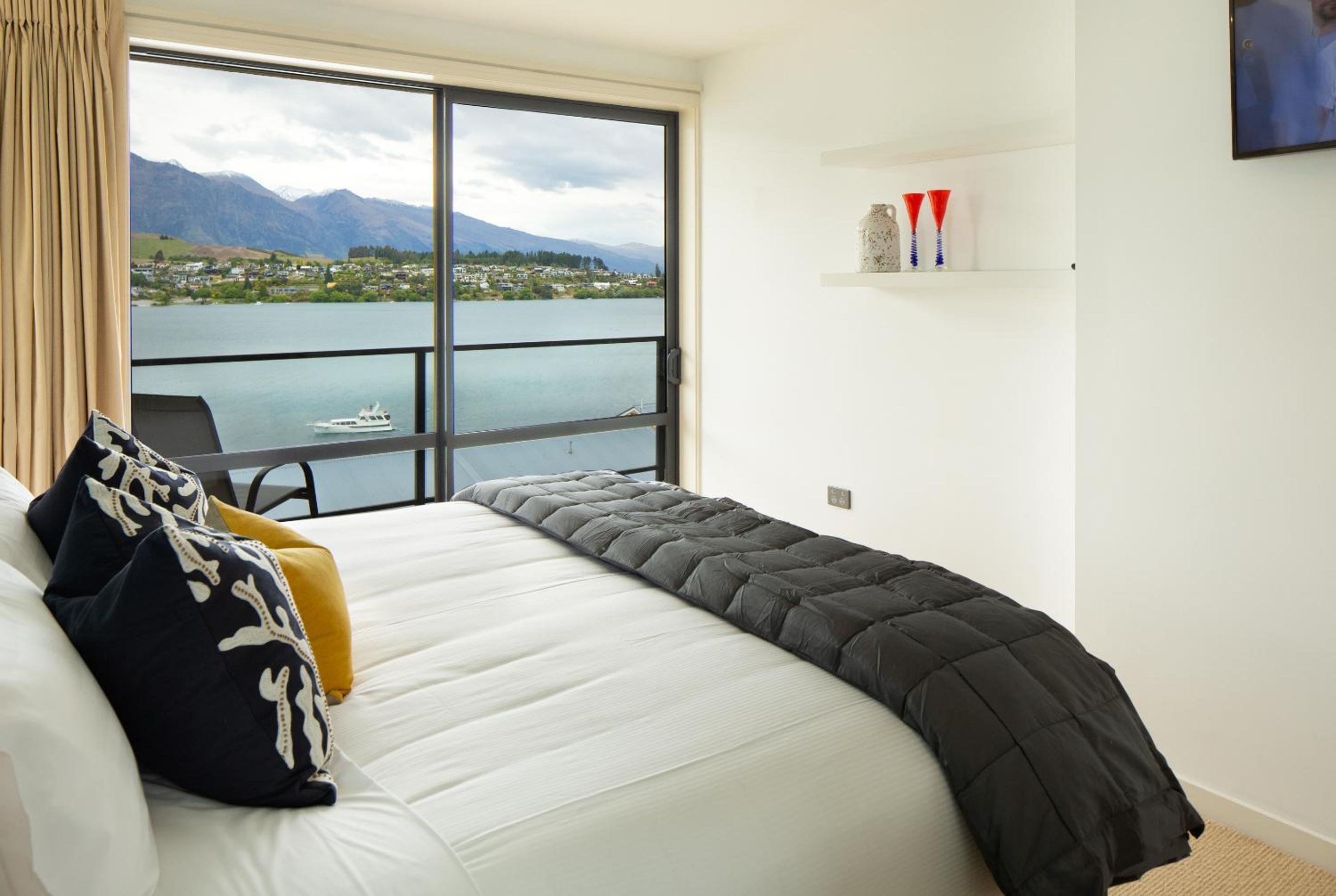 Lakeview Premium Two-Bedroom Villa - Photo 20