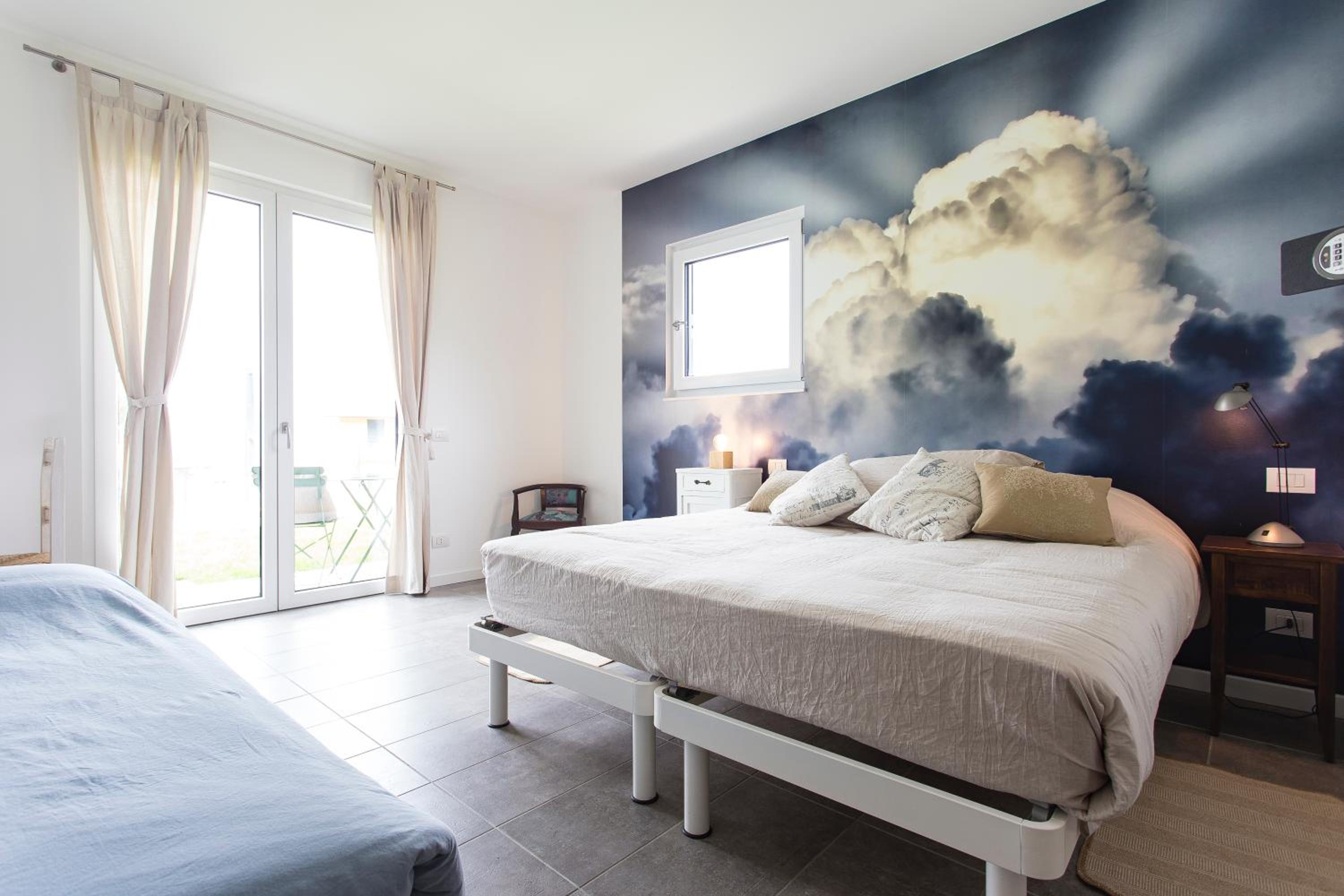 Deluxe Room with Patio and Pool View	 - Photo 7