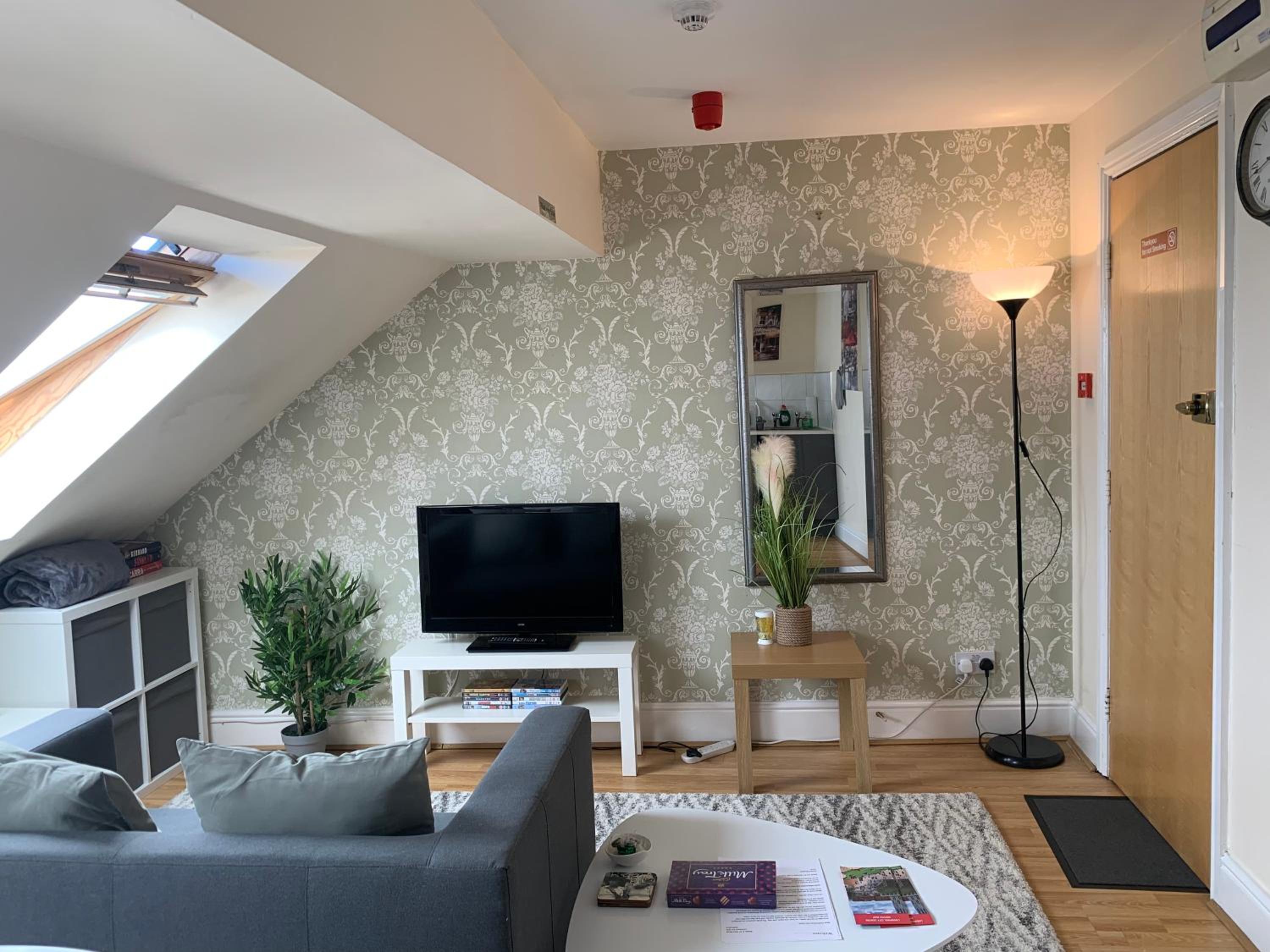 One-Bedroom Apartment - Photo 1