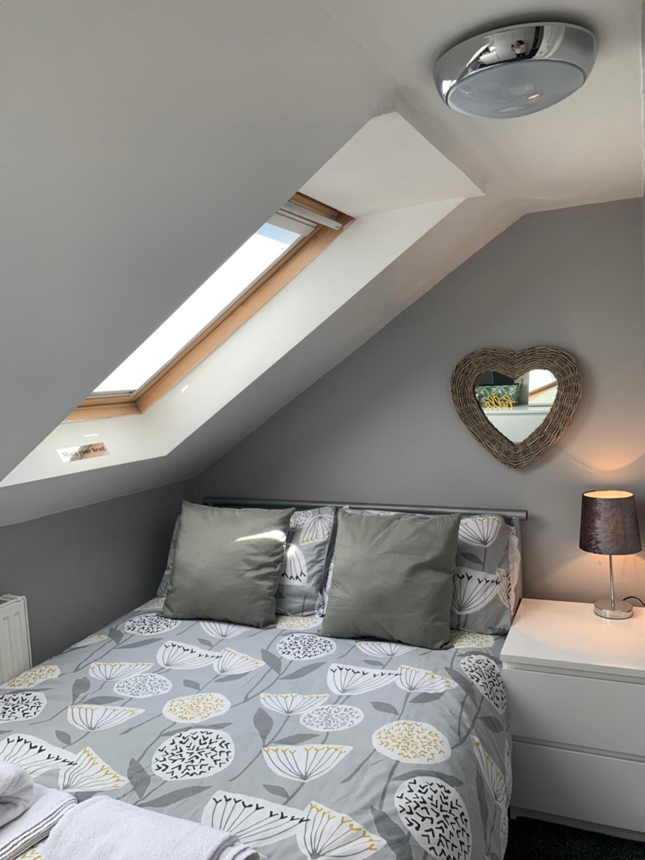 One-Bedroom Apartment - Photo 2
