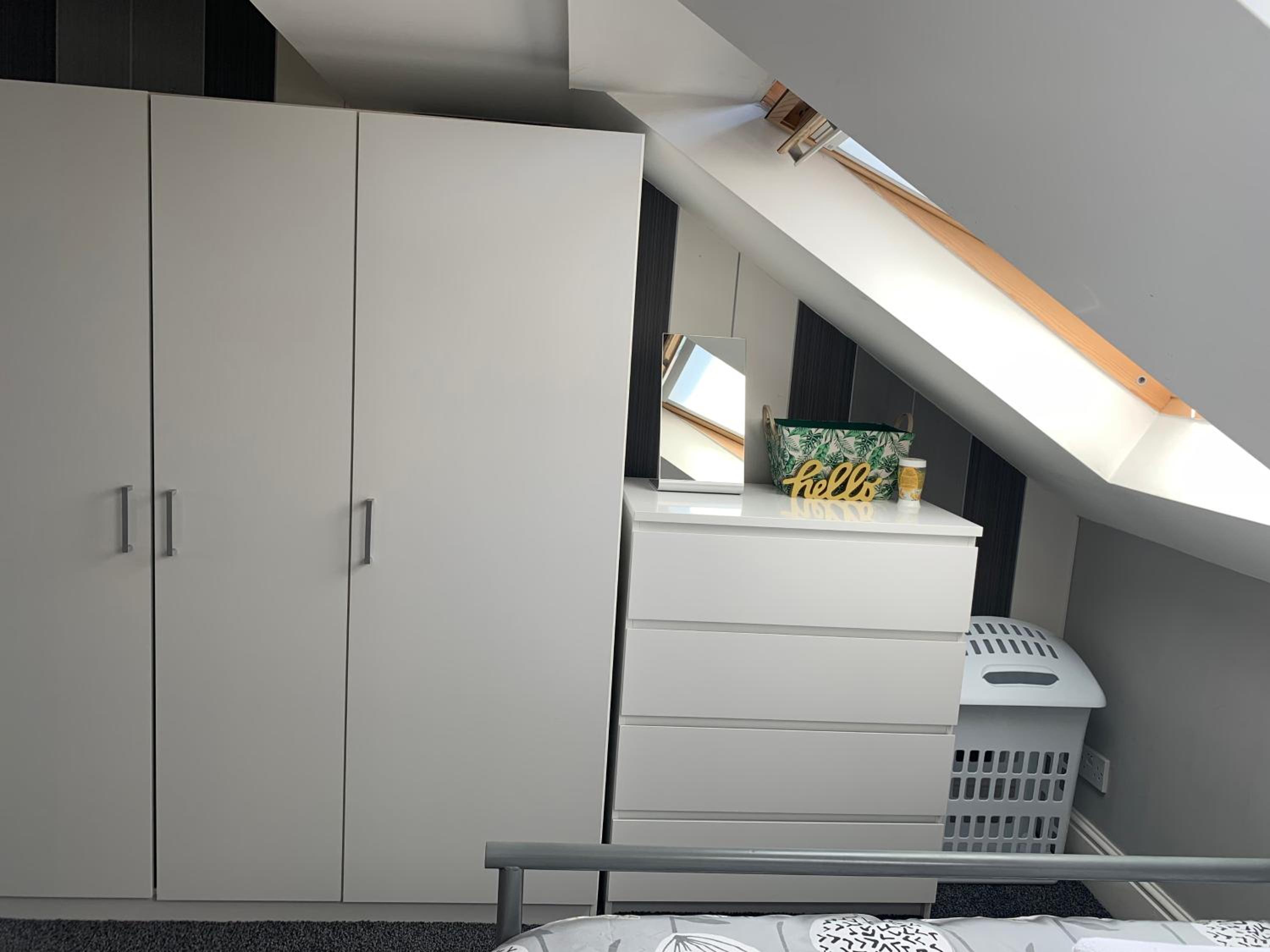 One-Bedroom Apartment - Photo 3