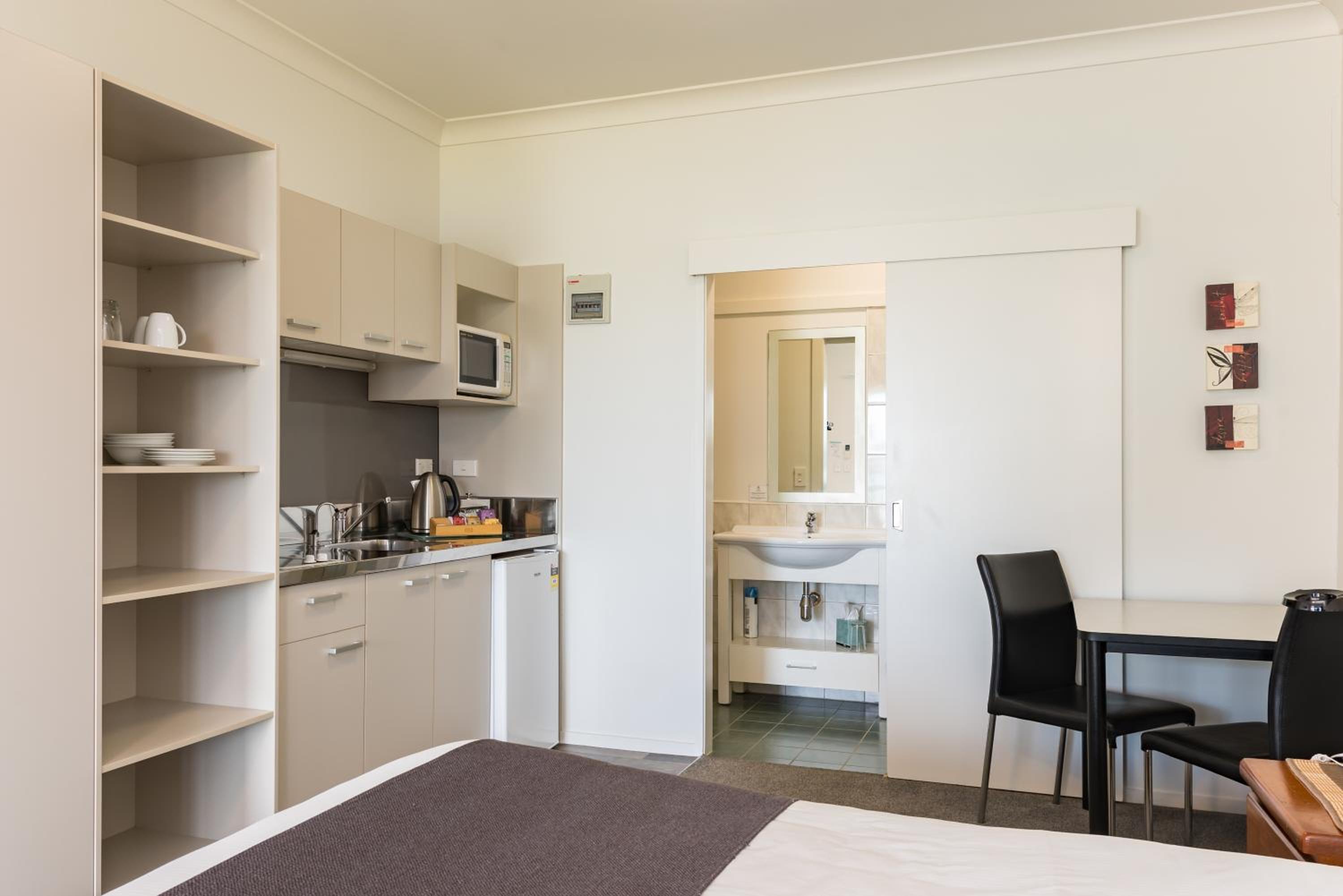 Studio Suite - Photo 6