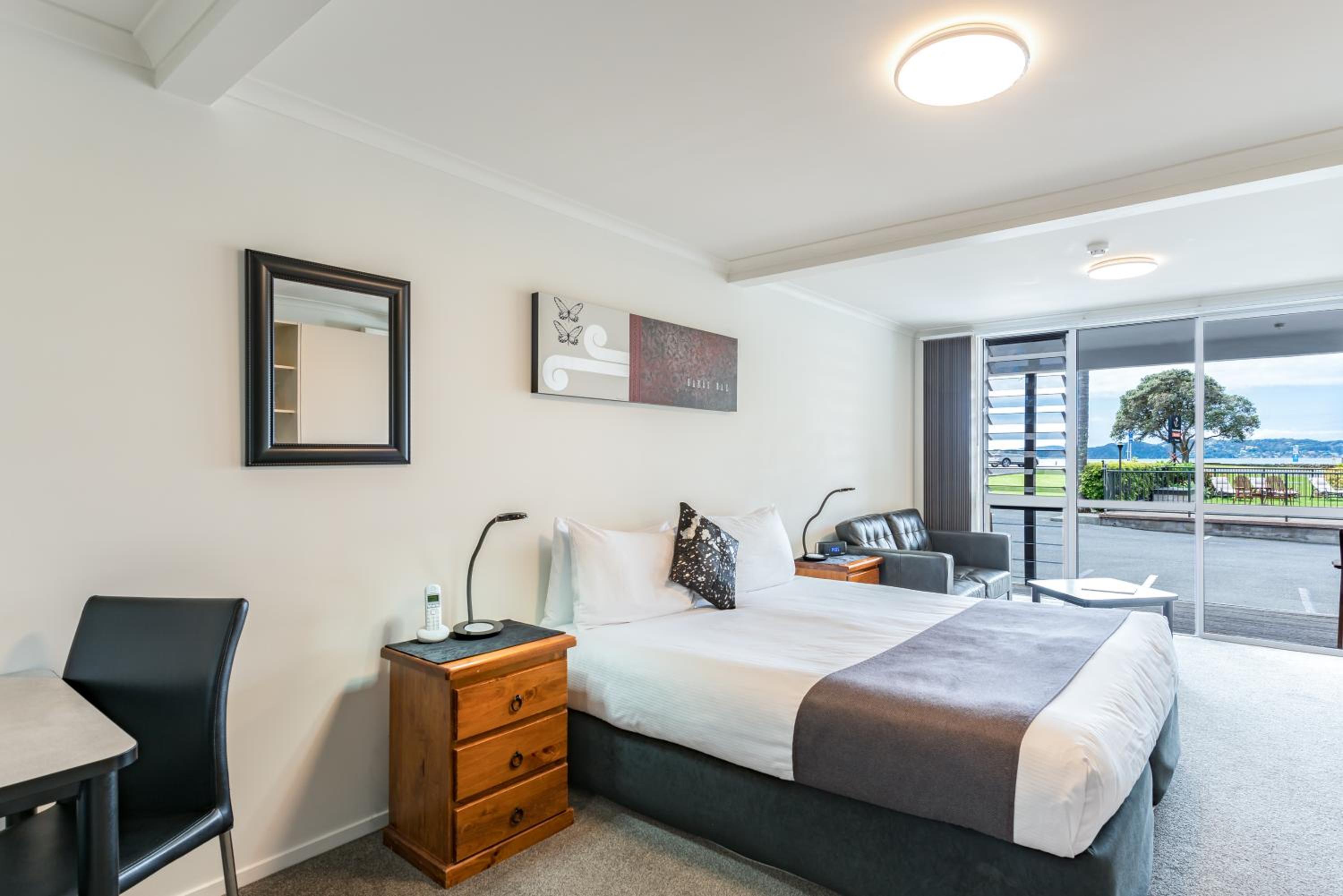 Studio Suite - Photo 2
