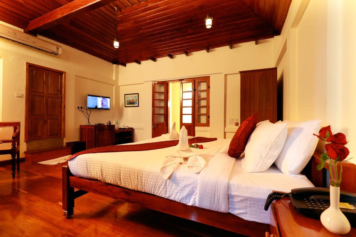 Deluxe King Room photo 1